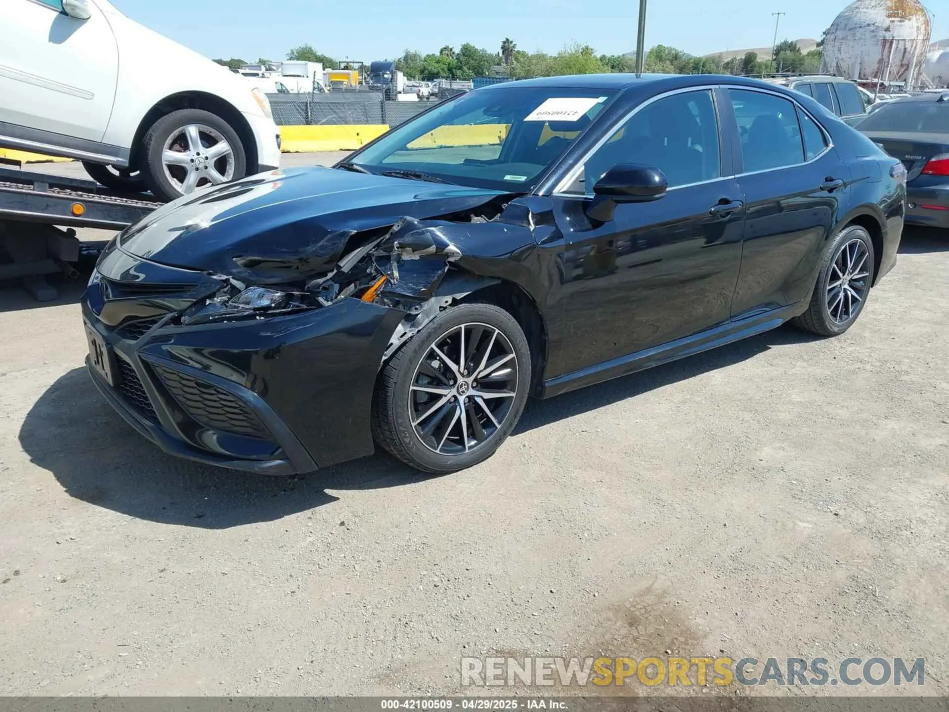 2 Photograph of a damaged car 4T1G11AK5MU414404 TOYOTA CAMRY 2021