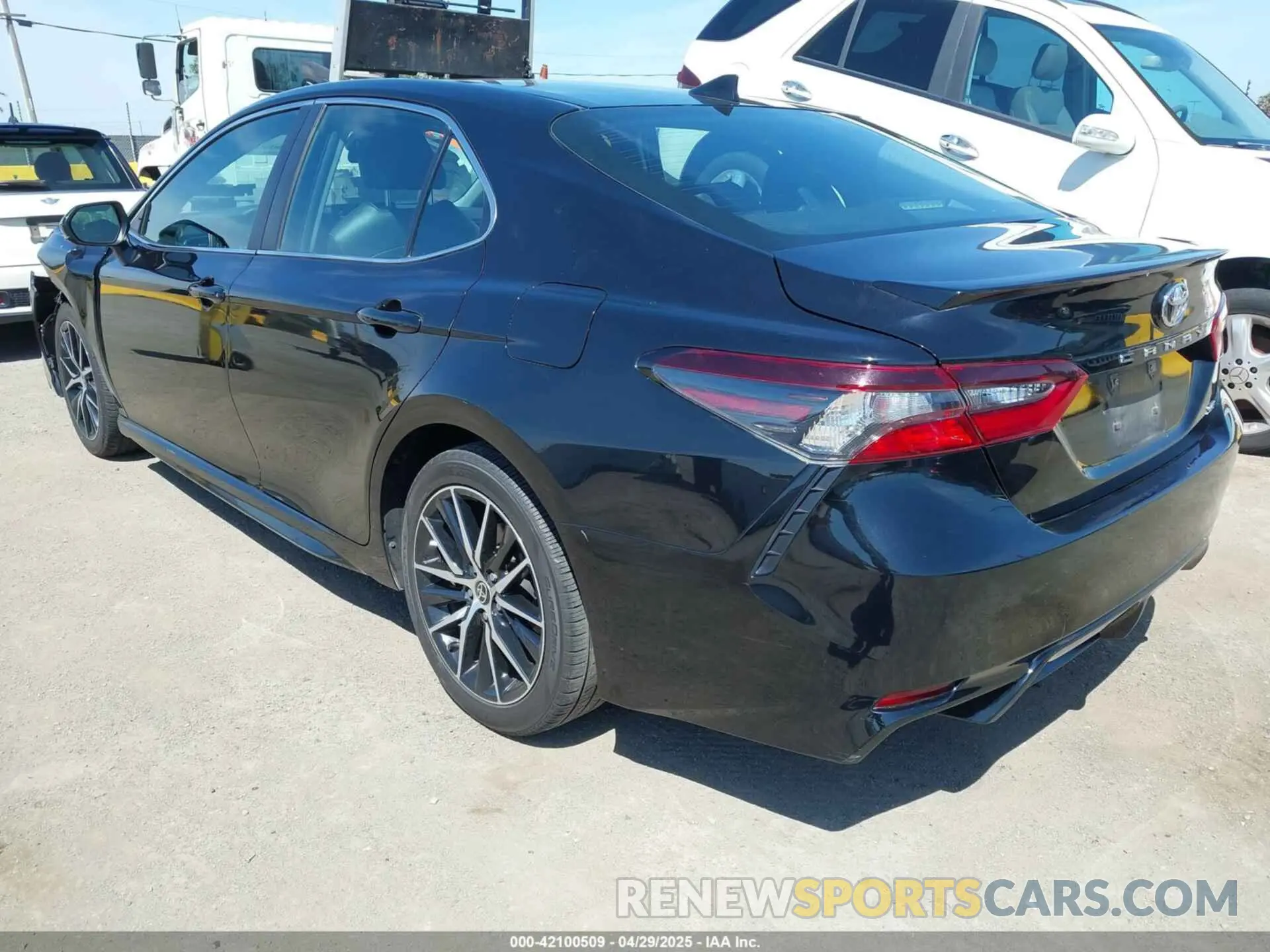 3 Photograph of a damaged car 4T1G11AK5MU414404 TOYOTA CAMRY 2021