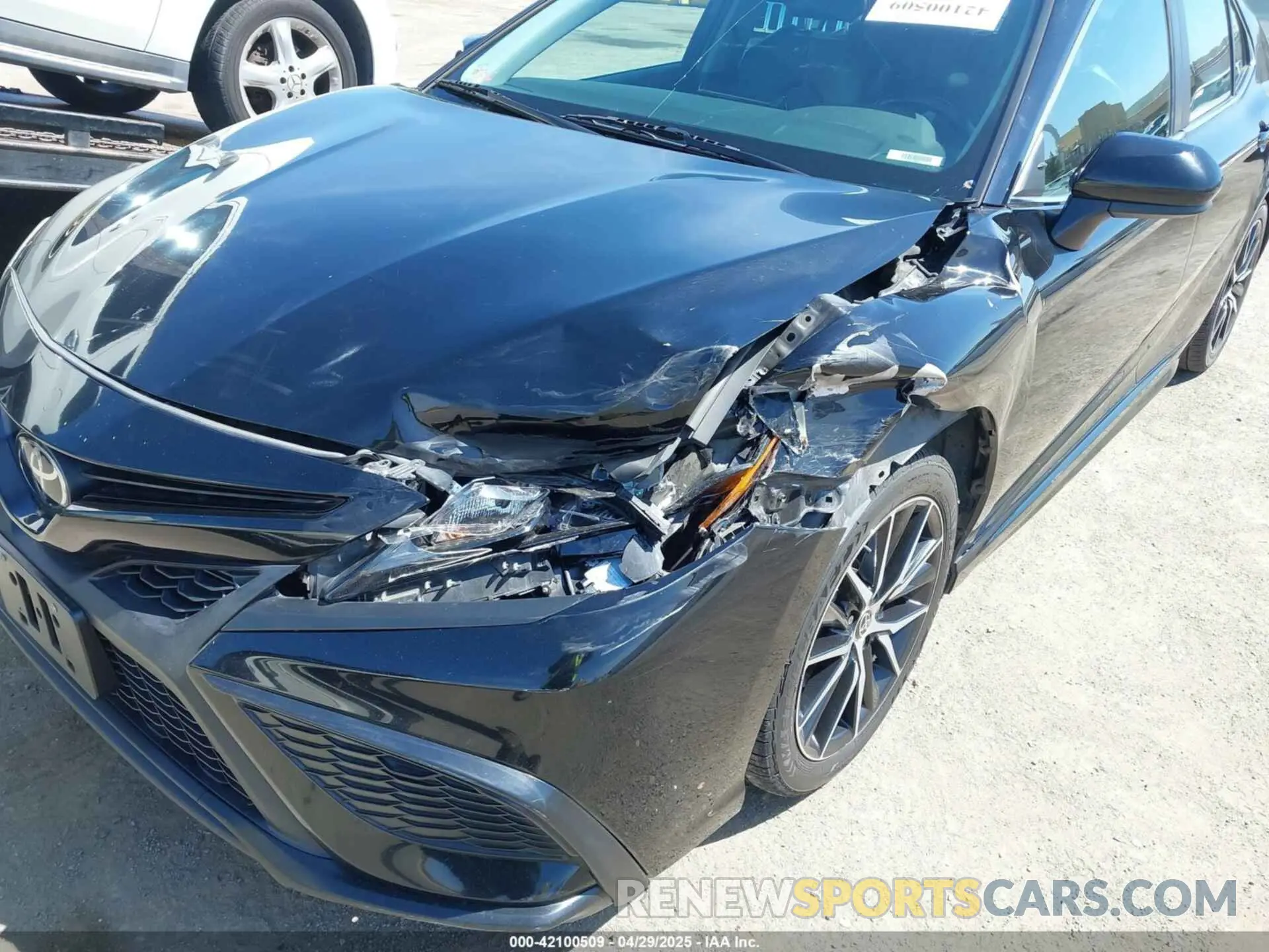 6 Photograph of a damaged car 4T1G11AK5MU414404 TOYOTA CAMRY 2021