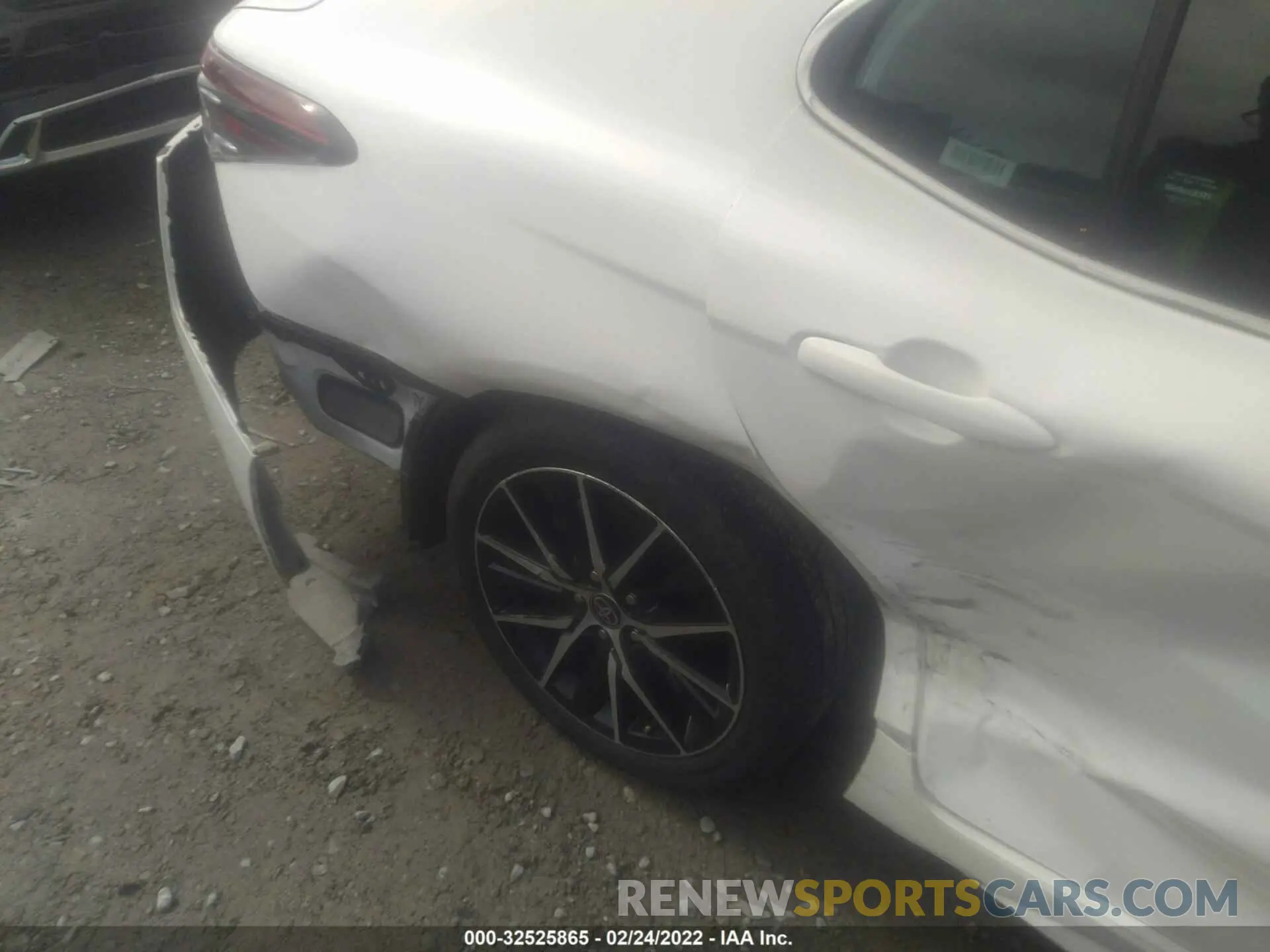 6 Photograph of a damaged car 4T1G11AK5MU458158 TOYOTA CAMRY 2021