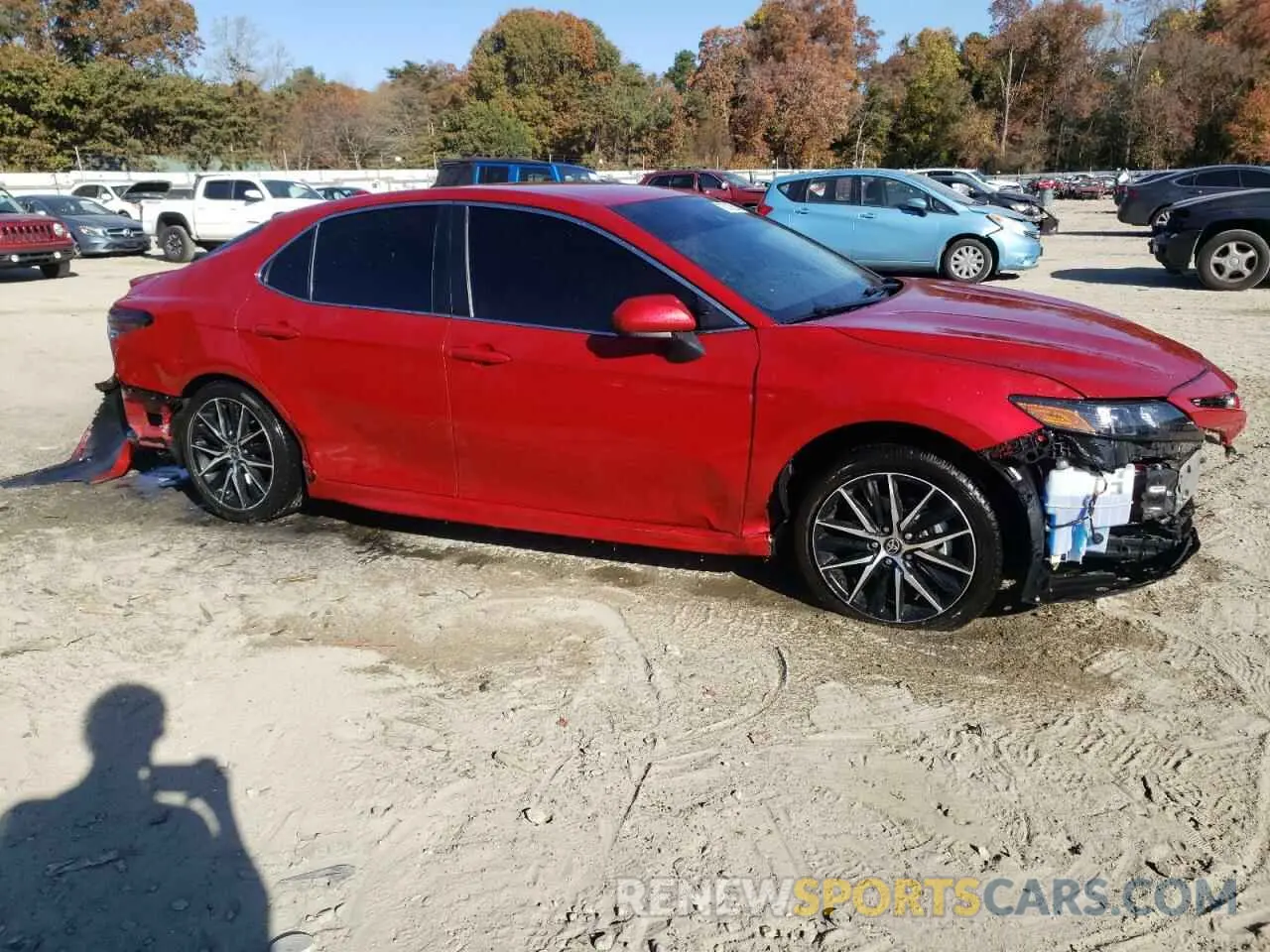 4 Photograph of a damaged car 4T1G11AK5MU464185 TOYOTA CAMRY 2021