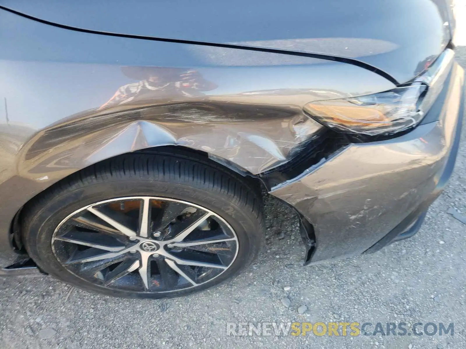 9 Photograph of a damaged car 4T1G11AK5MU529312 TOYOTA CAMRY 2021
