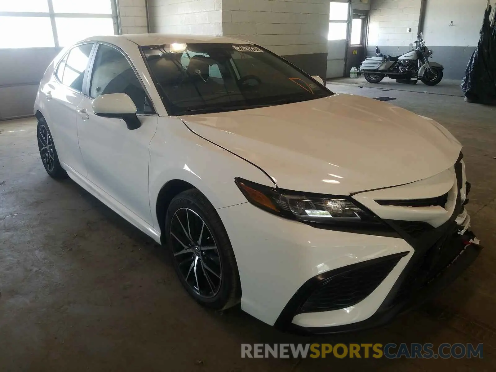 1 Фотография поврежденного автомобиля 4T1G11AK5MU563251 TOYOTA CAMRY 2021