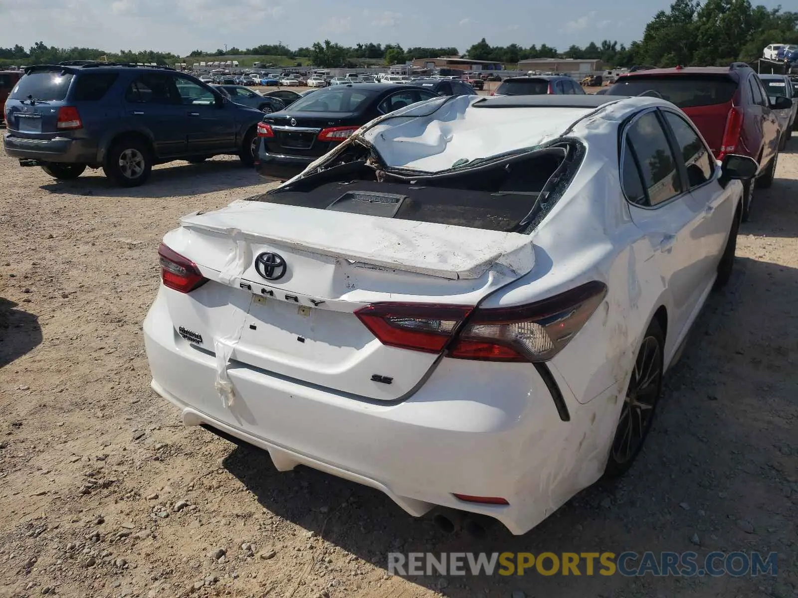 4 Photograph of a damaged car 4T1G11AK5MU569051 TOYOTA CAMRY 2021