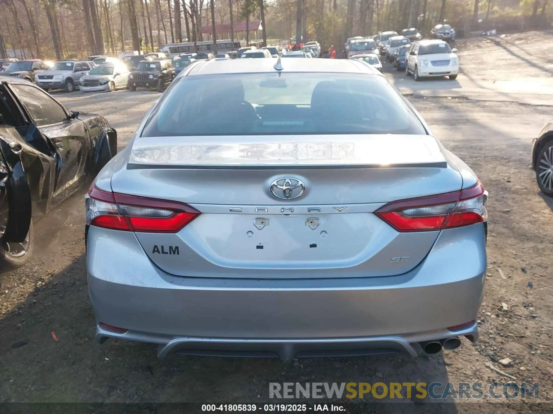 17 Photograph of a damaged car 4T1G11AK5MU573293 TOYOTA CAMRY 2021