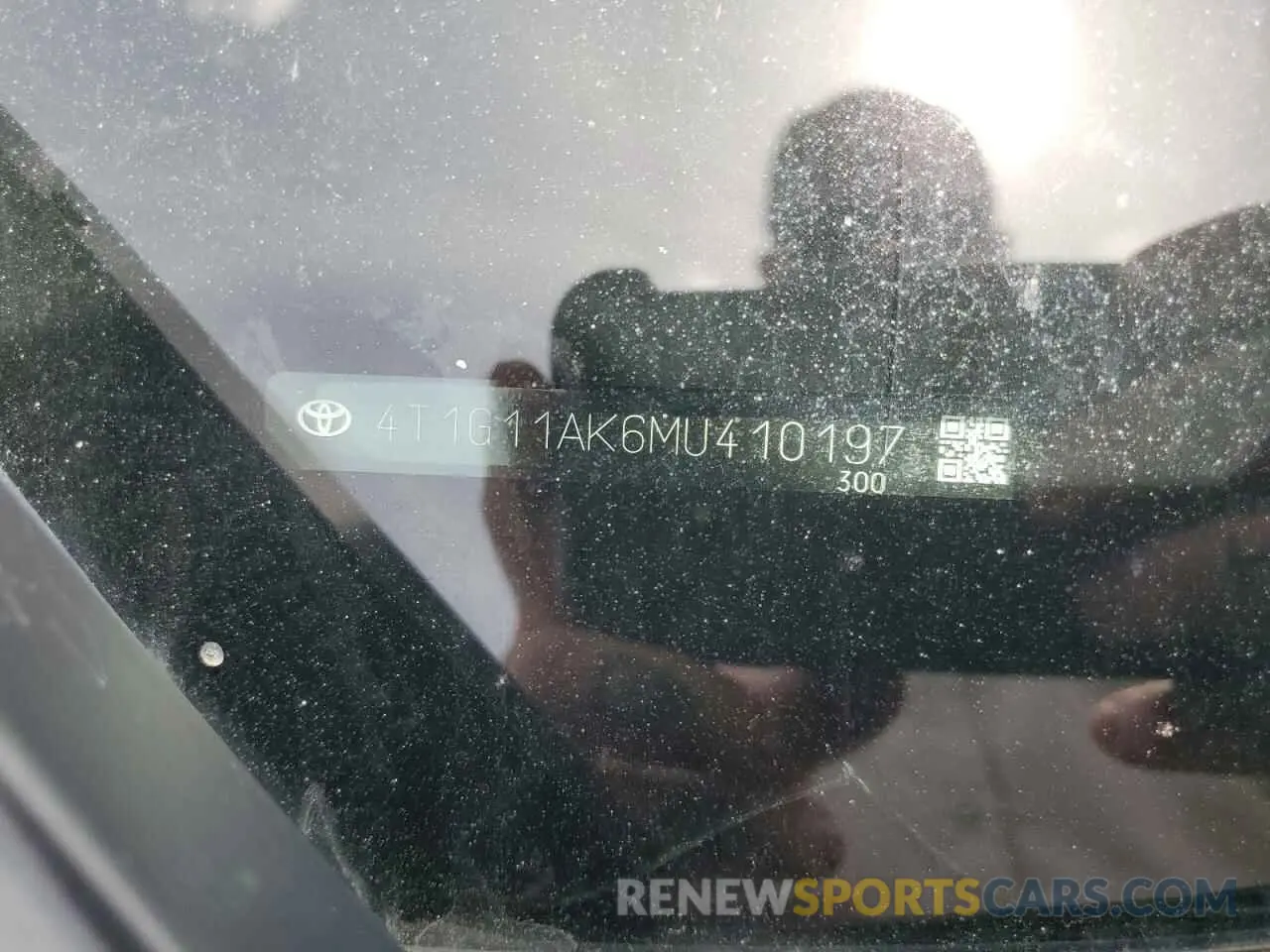 12 Photograph of a damaged car 4T1G11AK6MU410197 TOYOTA CAMRY 2021