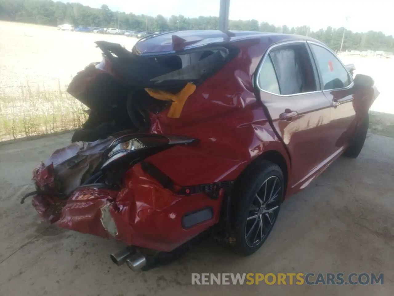 4 Photograph of a damaged car 4T1G11AK6MU410278 TOYOTA CAMRY 2021