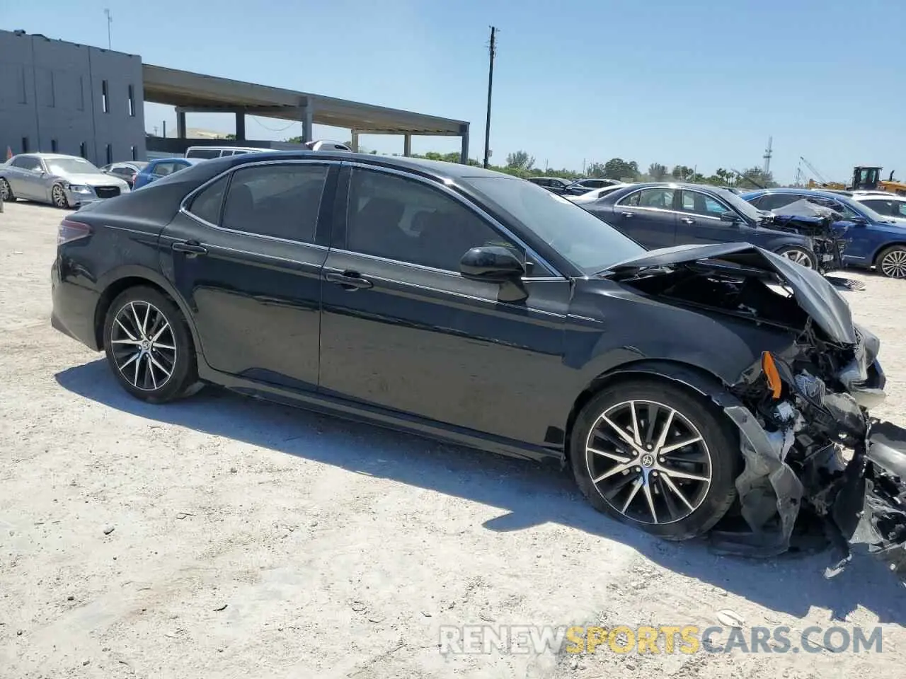 4 Photograph of a damaged car 4T1G11AK6MU481528 TOYOTA CAMRY 2021