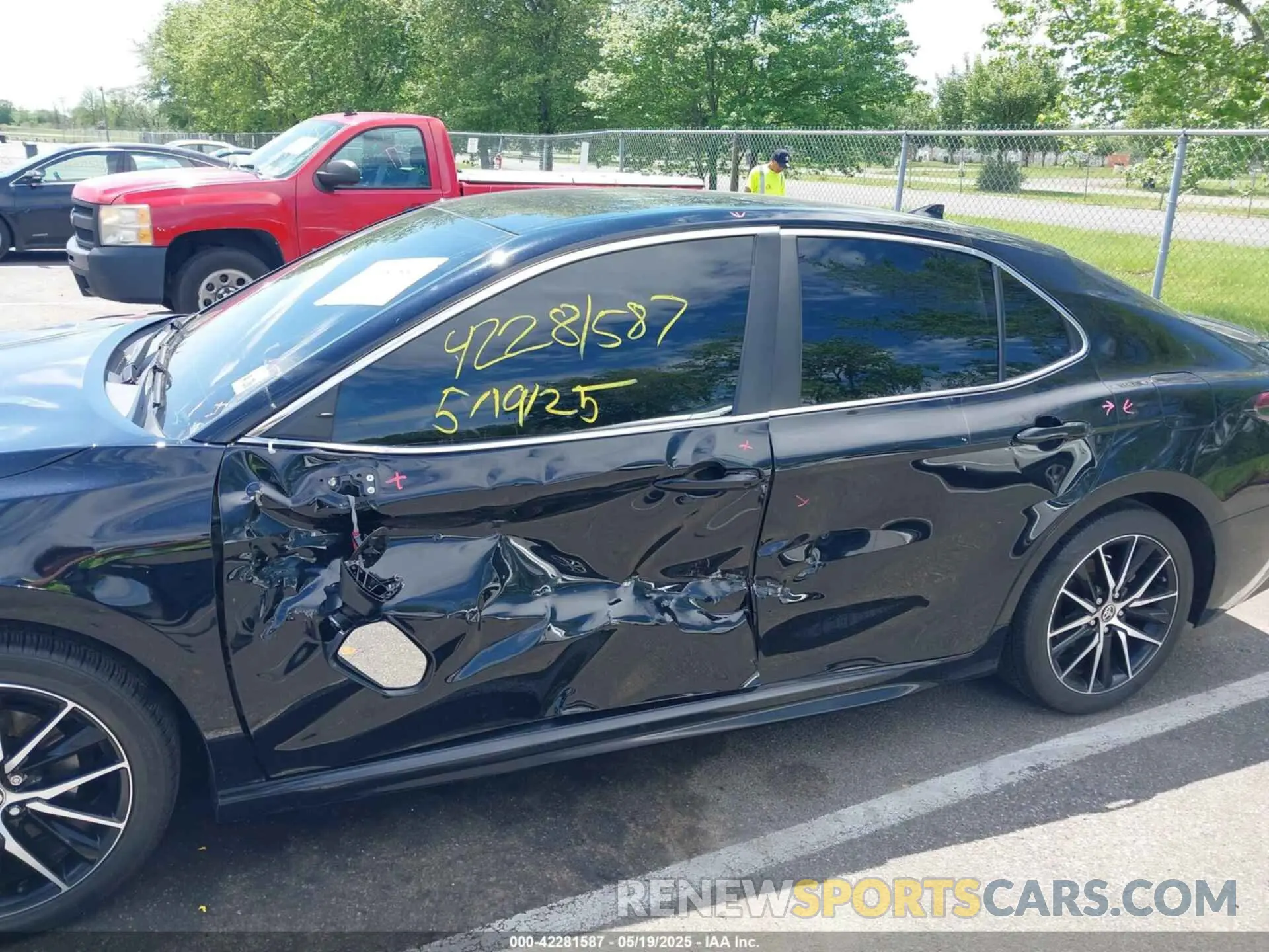 6 Photograph of a damaged car 4T1G11AK6MU516682 TOYOTA CAMRY 2021