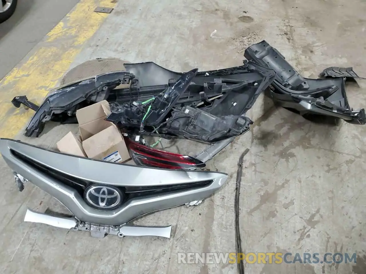 12 Photograph of a damaged car 4T1G11AK6MU525611 TOYOTA CAMRY 2021