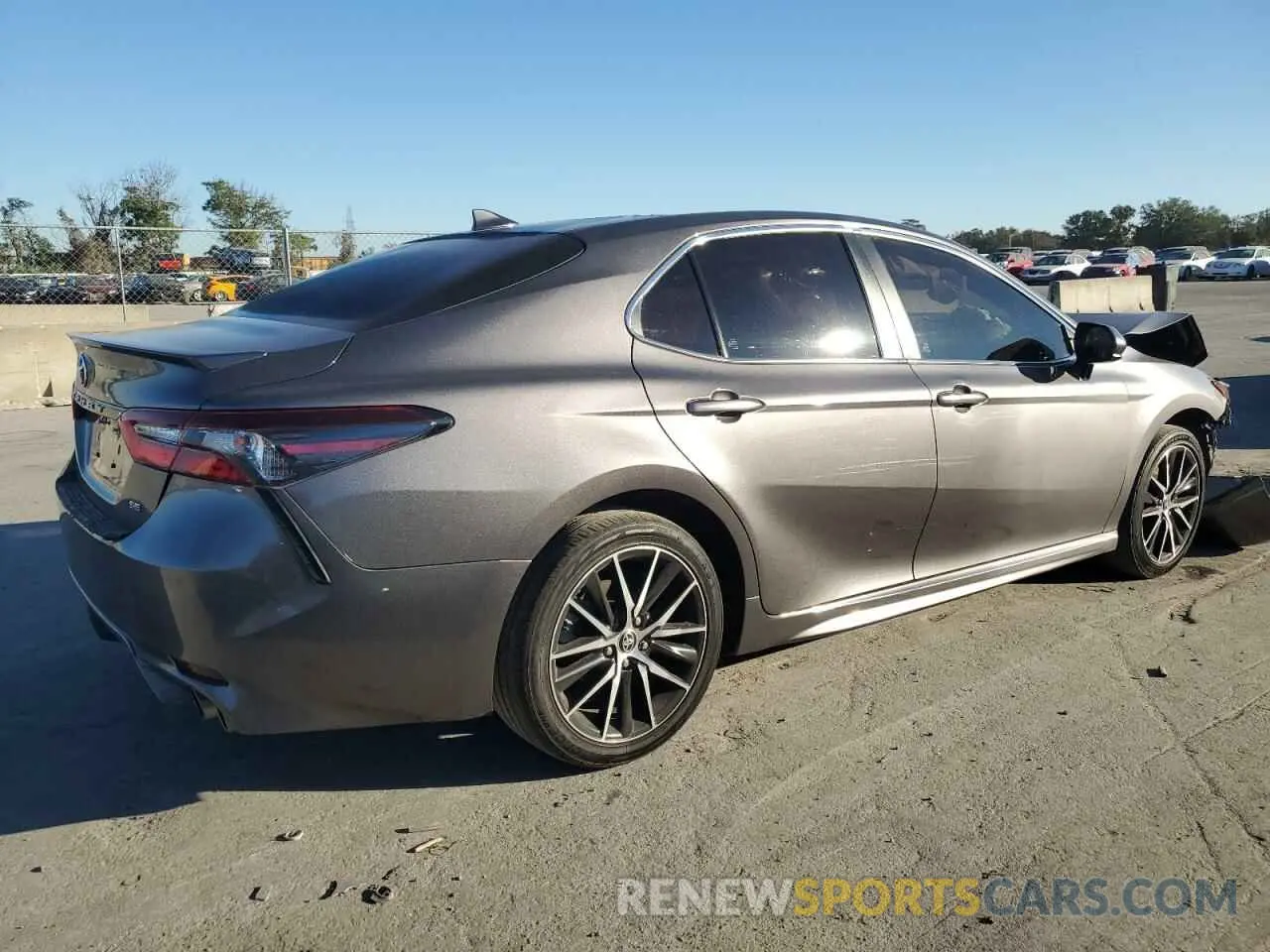 3 Фотография поврежденного автомобиля 4T1G11AK6MU535989 TOYOTA CAMRY 2021