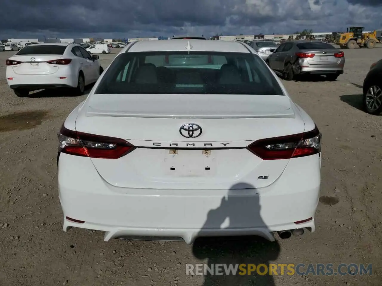 6 Photograph of a damaged car 4T1G11AK6MU539914 TOYOTA CAMRY 2021