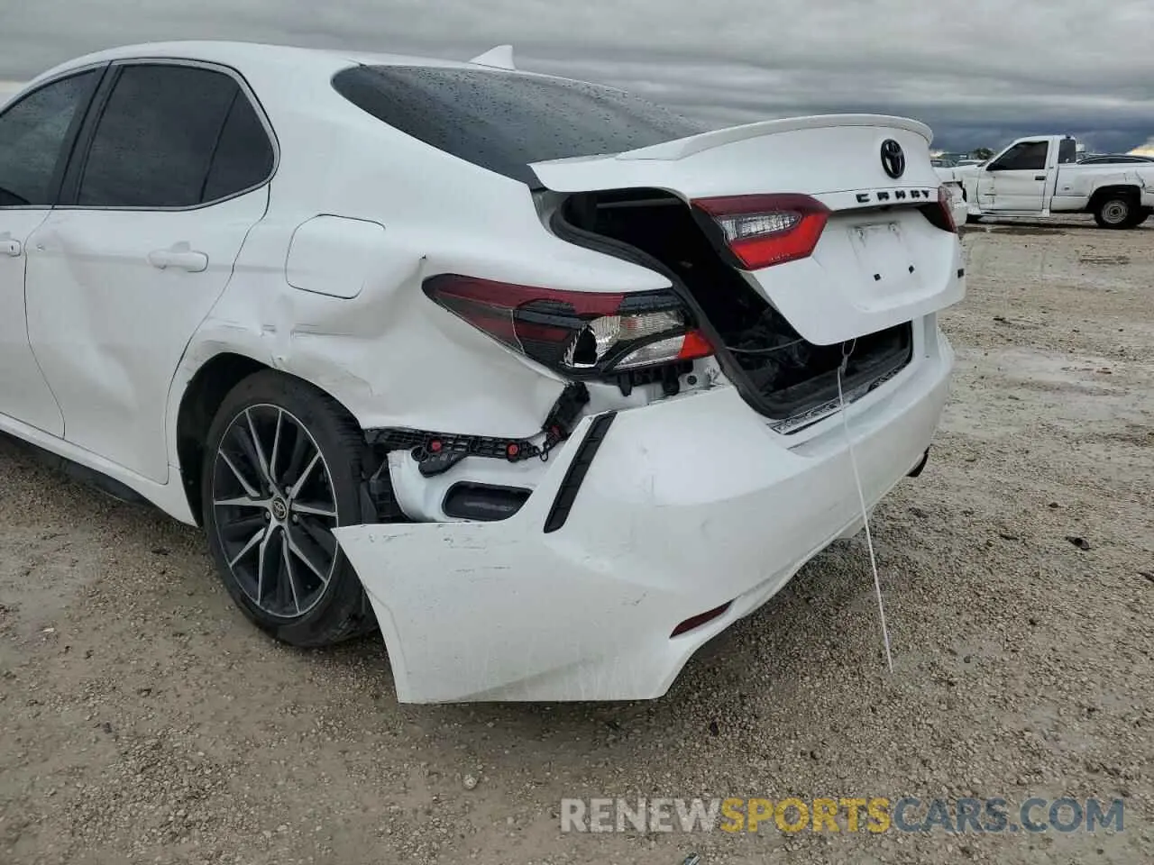 9 Photograph of a damaged car 4T1G11AK6MU567194 TOYOTA CAMRY 2021