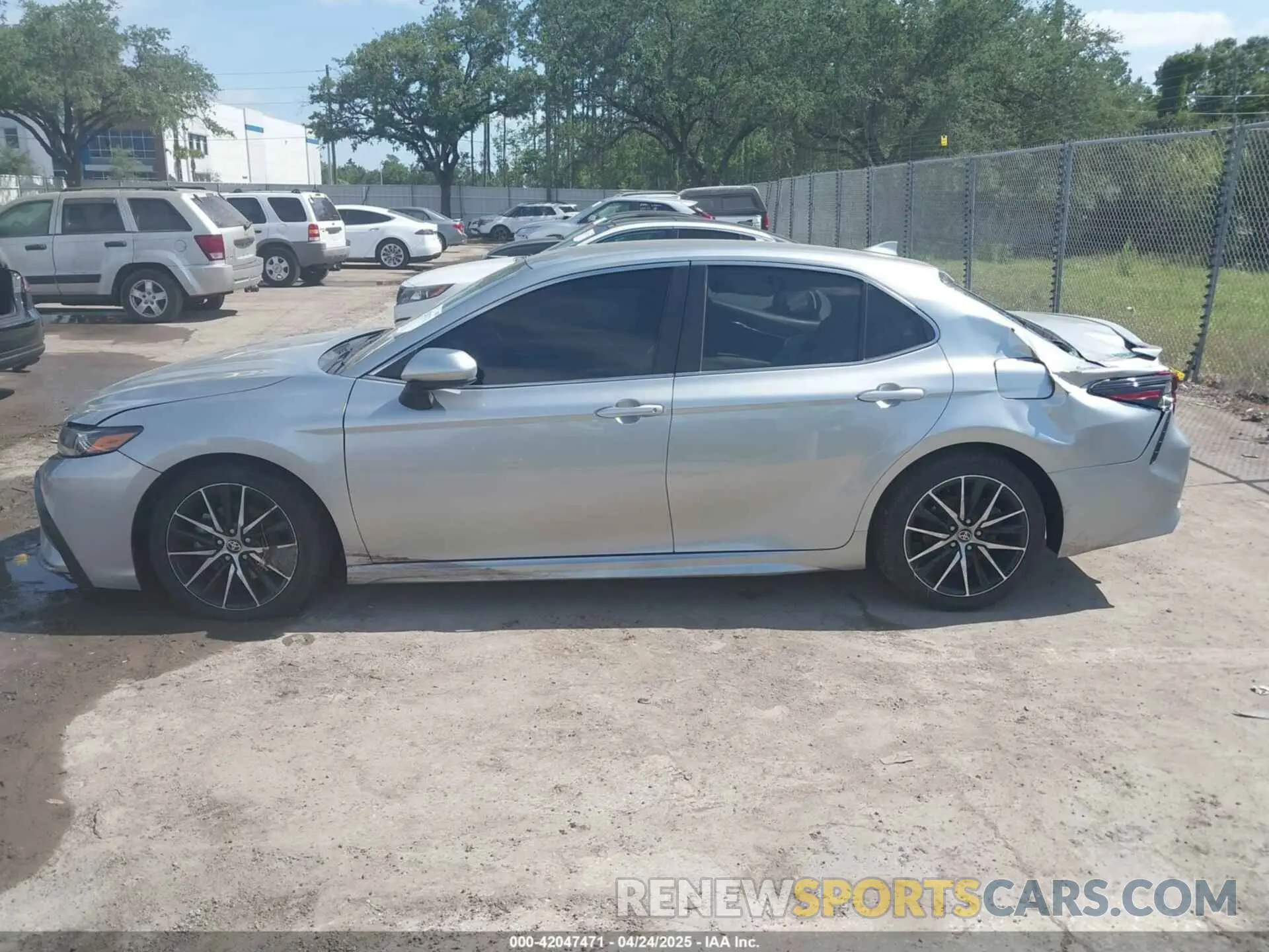 14 Фотография поврежденного автомобиля 4T1G11AK6MU601117 TOYOTA CAMRY 2021
