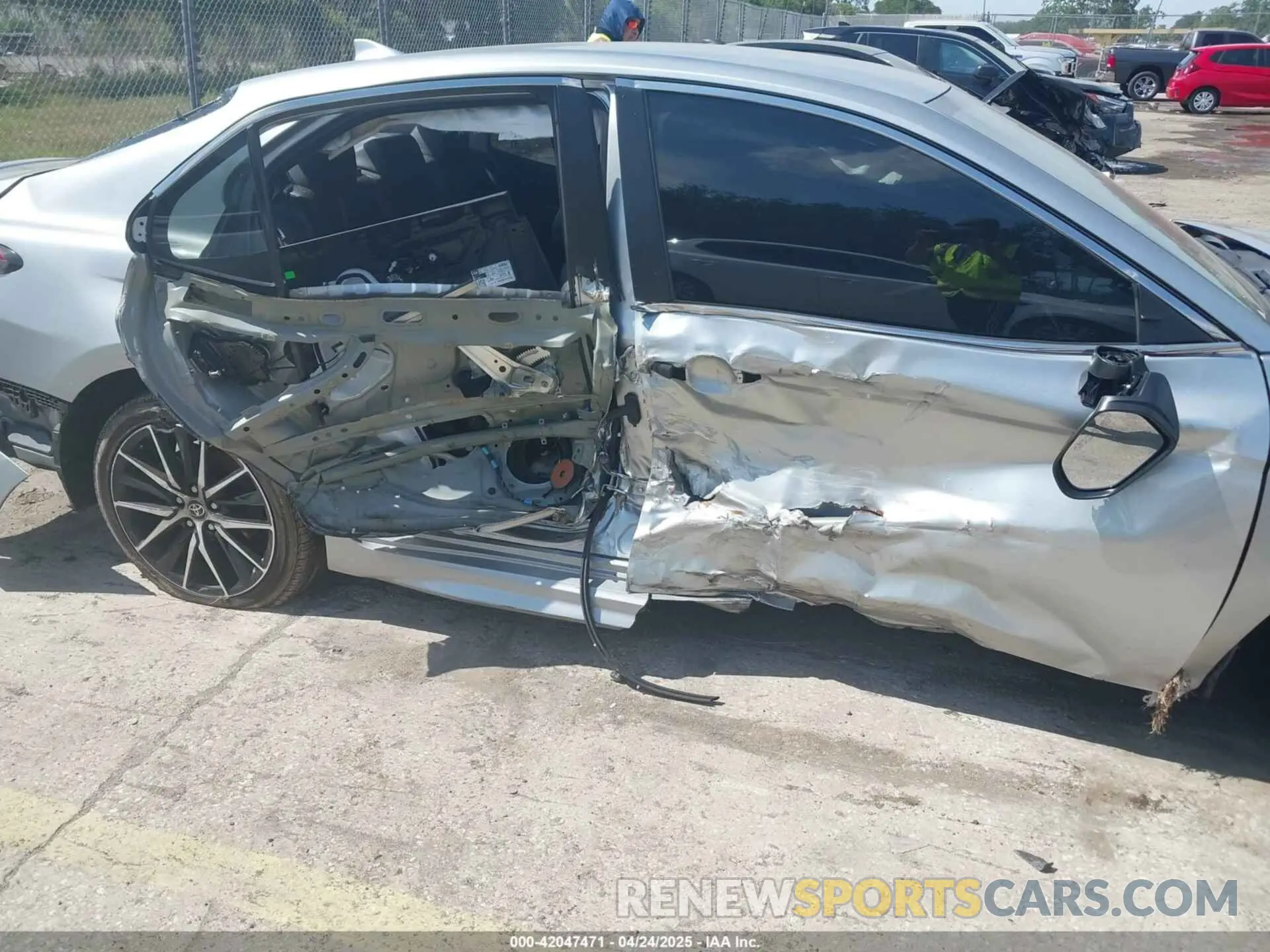 17 Фотография поврежденного автомобиля 4T1G11AK6MU601117 TOYOTA CAMRY 2021