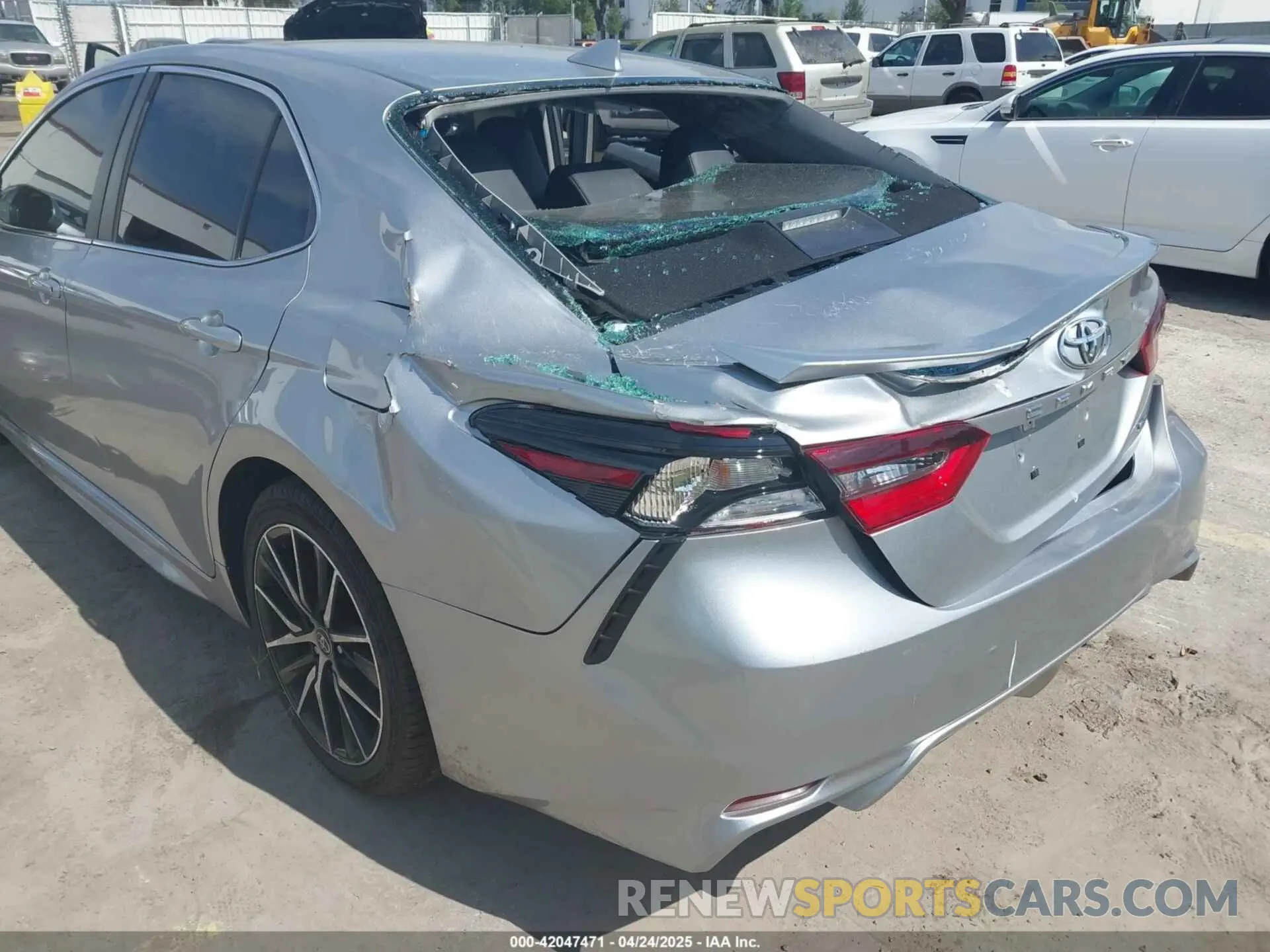 18 Фотография поврежденного автомобиля 4T1G11AK6MU601117 TOYOTA CAMRY 2021