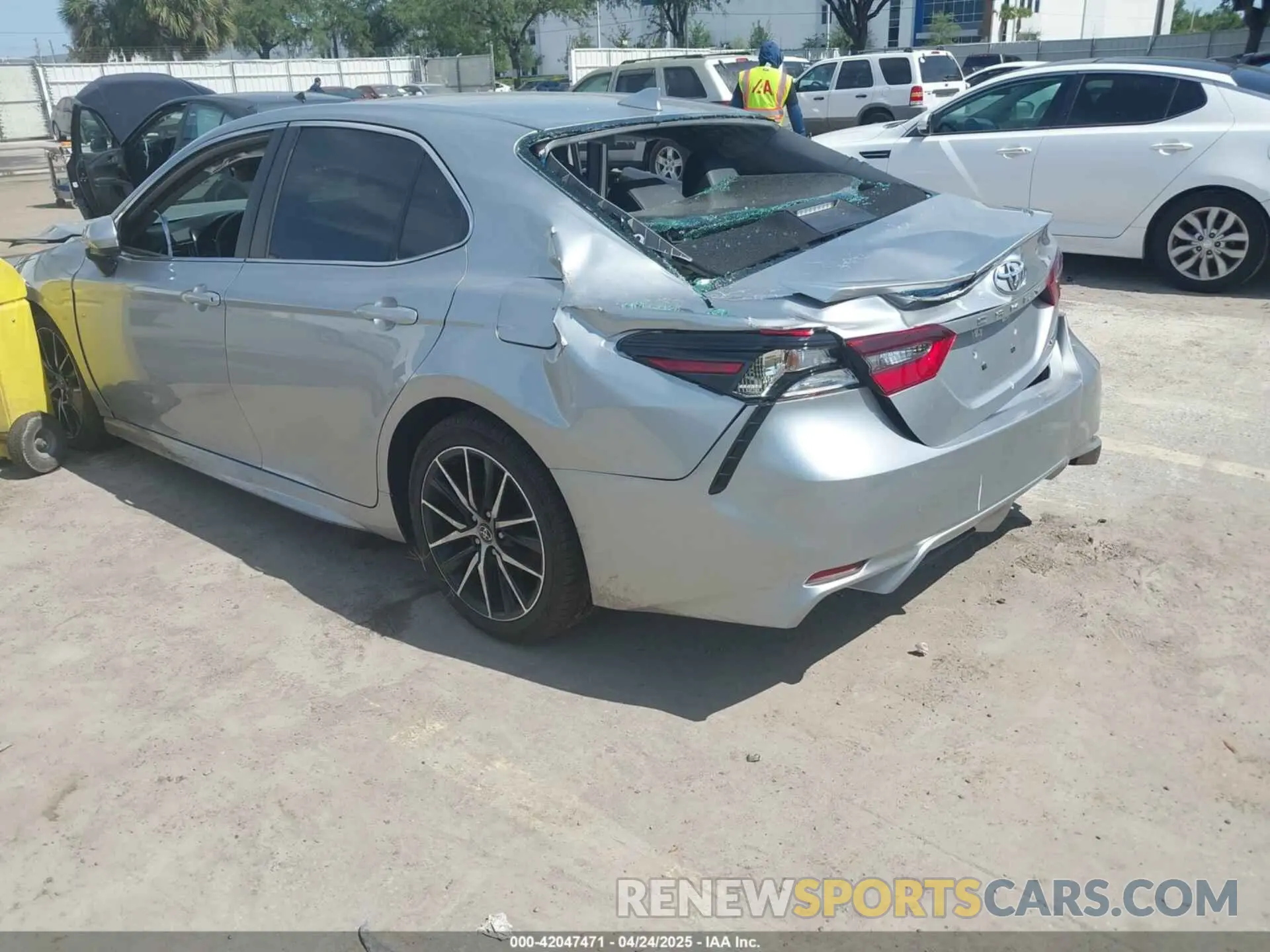 3 Фотография поврежденного автомобиля 4T1G11AK6MU601117 TOYOTA CAMRY 2021
