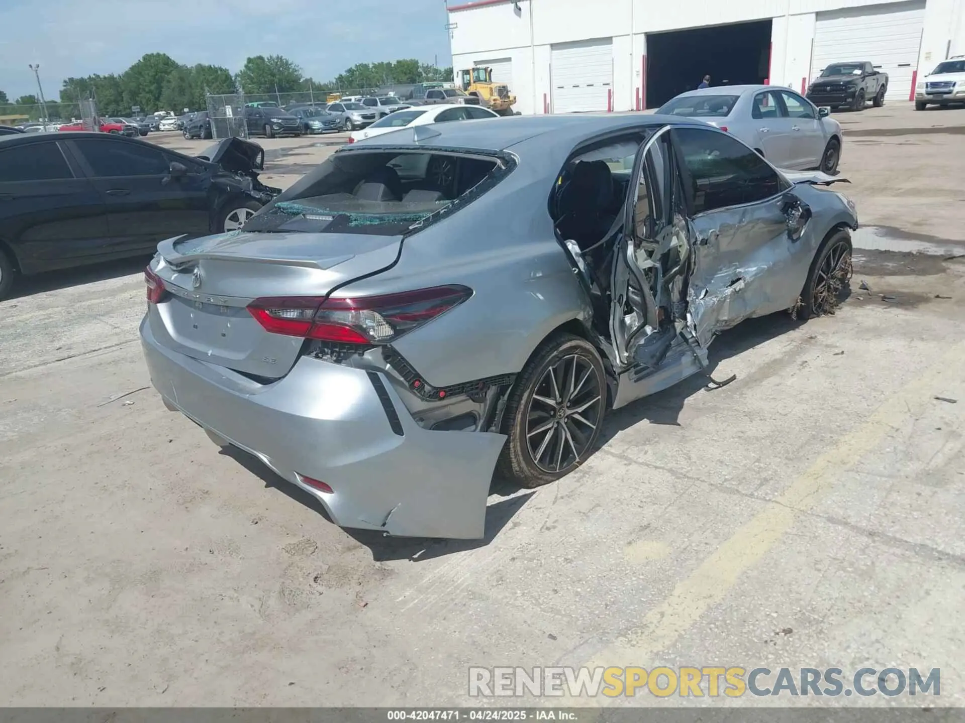 4 Фотография поврежденного автомобиля 4T1G11AK6MU601117 TOYOTA CAMRY 2021