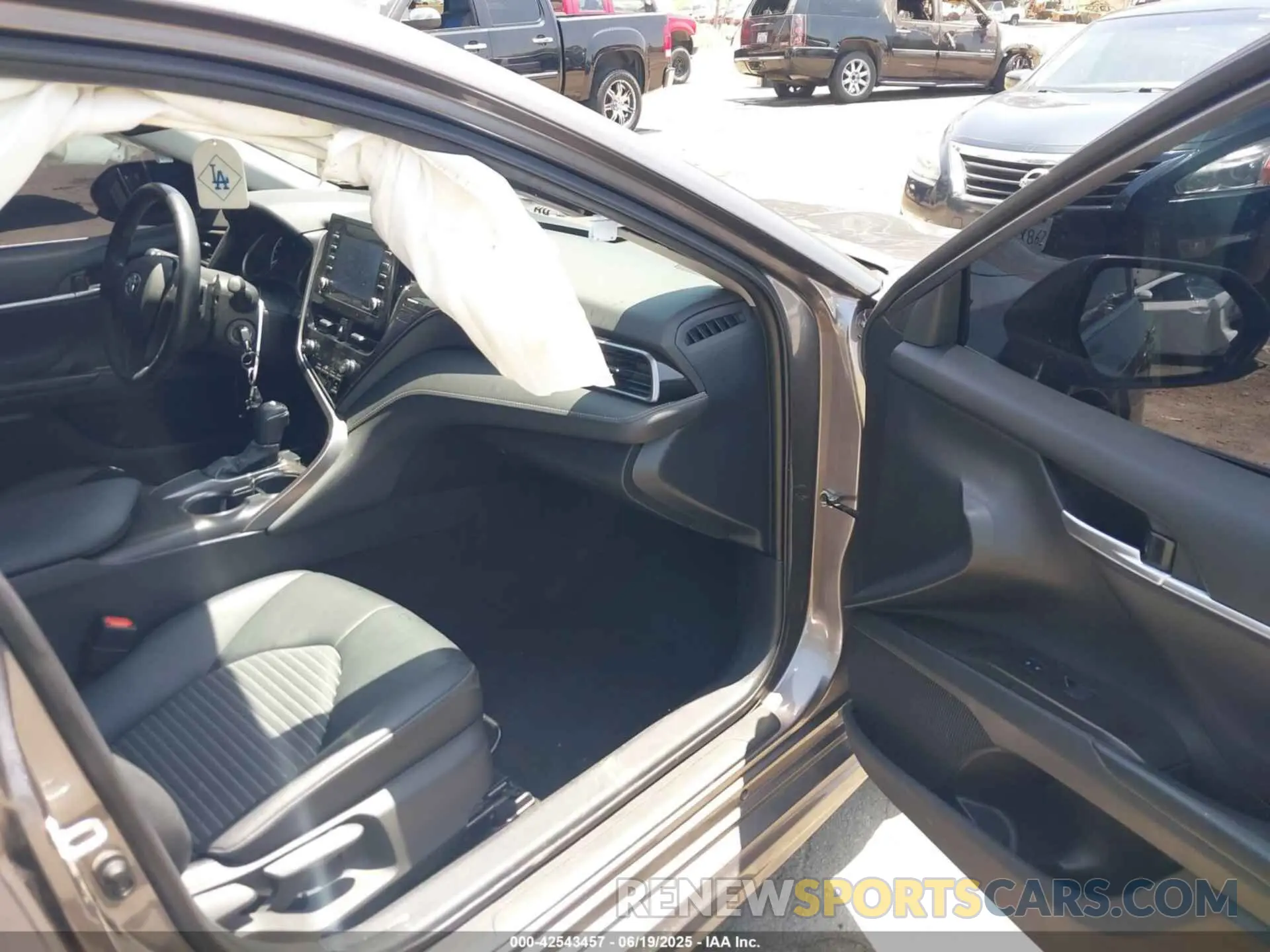 5 Photograph of a damaged car 4T1G11AK6MU603059 TOYOTA CAMRY 2021