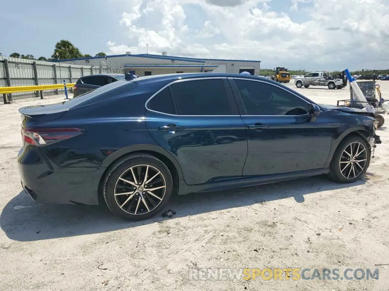 3 Фотография поврежденного автомобиля 4T1G11AK7MU406420 TOYOTA CAMRY 2021