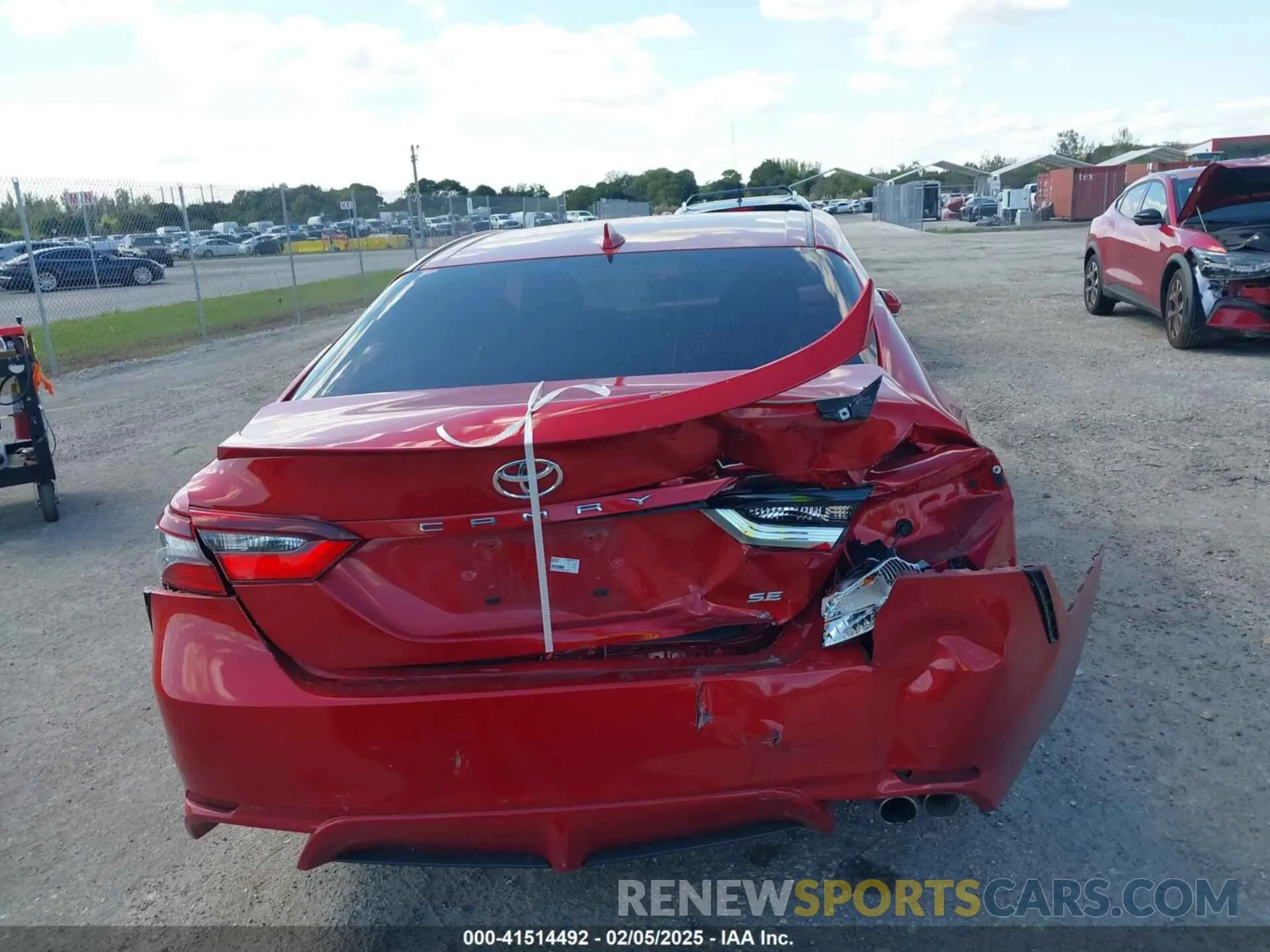 16 Photograph of a damaged car 4T1G11AK7MU484390 TOYOTA CAMRY 2021