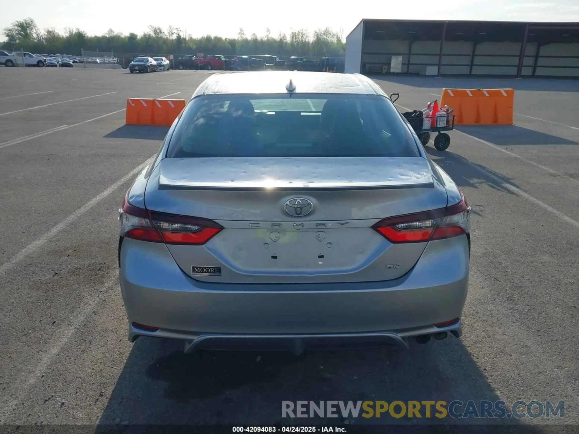16 Photograph of a damaged car 4T1G11AK7MU560819 TOYOTA CAMRY 2021