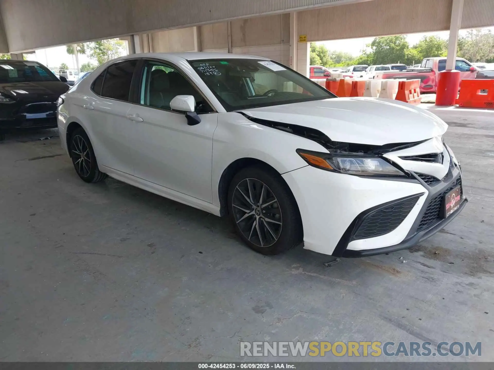 1 Photograph of a damaged car 4T1G11AK7MU580424 TOYOTA CAMRY 2021