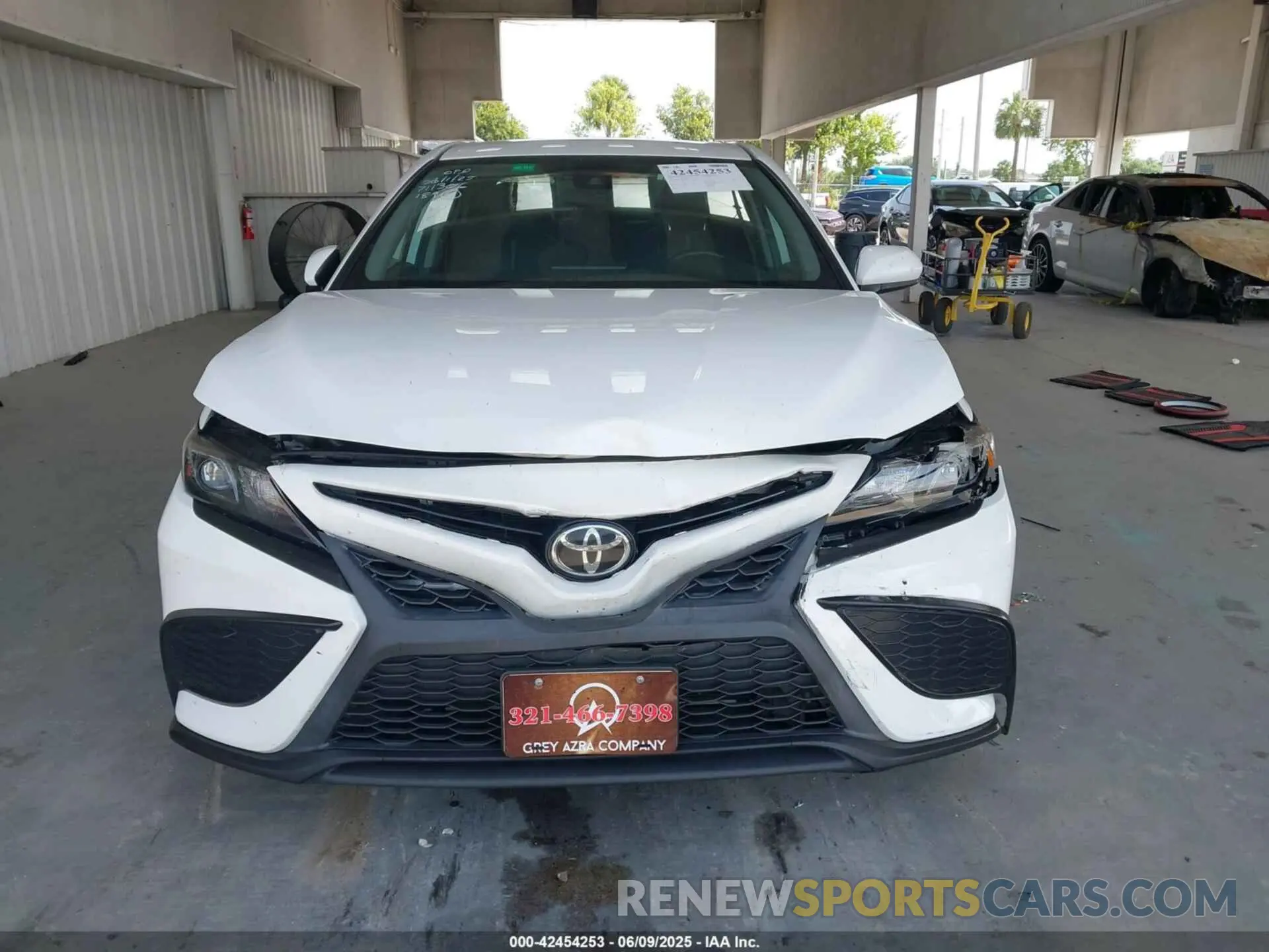 12 Photograph of a damaged car 4T1G11AK7MU580424 TOYOTA CAMRY 2021