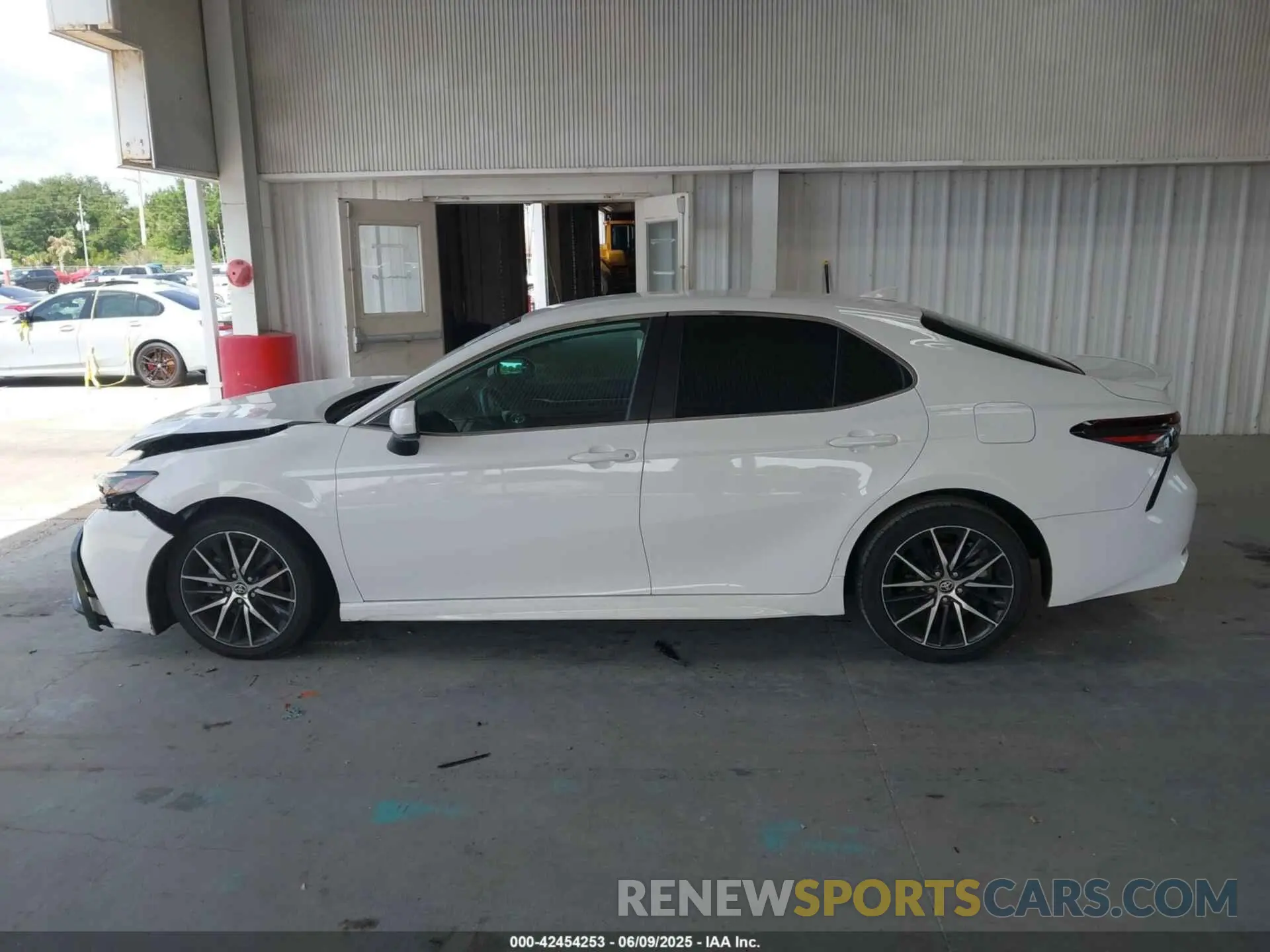 14 Photograph of a damaged car 4T1G11AK7MU580424 TOYOTA CAMRY 2021