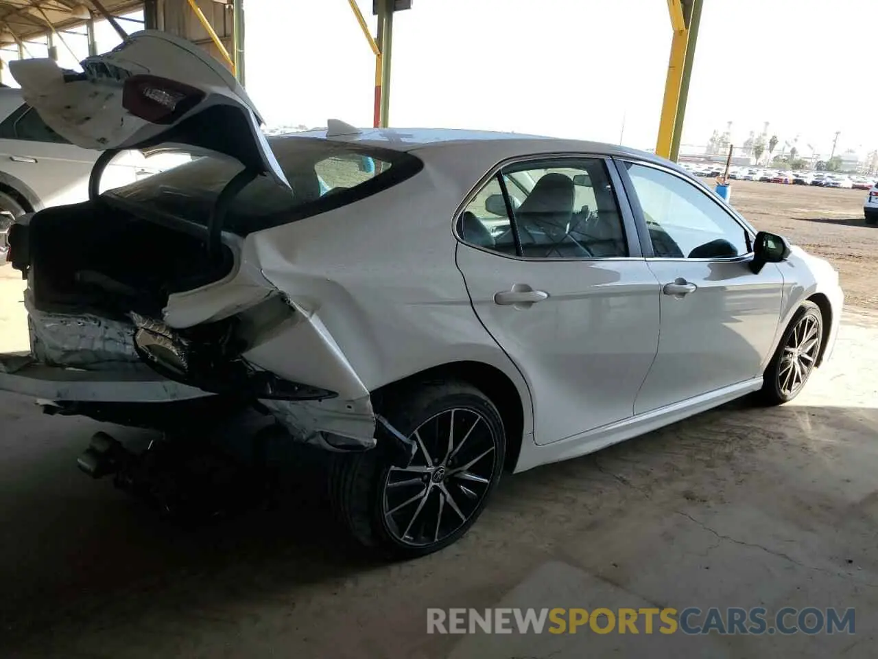 3 Фотография поврежденного автомобиля 4T1G11AK7MU590970 TOYOTA CAMRY 2021