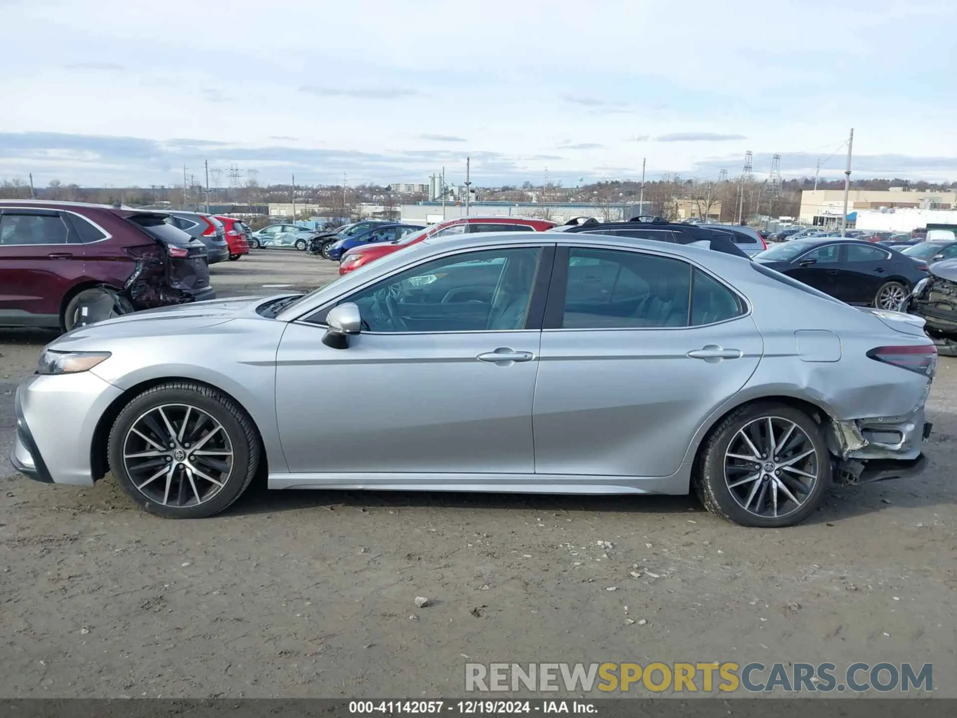 14 Photograph of a damaged car 4T1G11AK8MU435540 TOYOTA CAMRY 2021