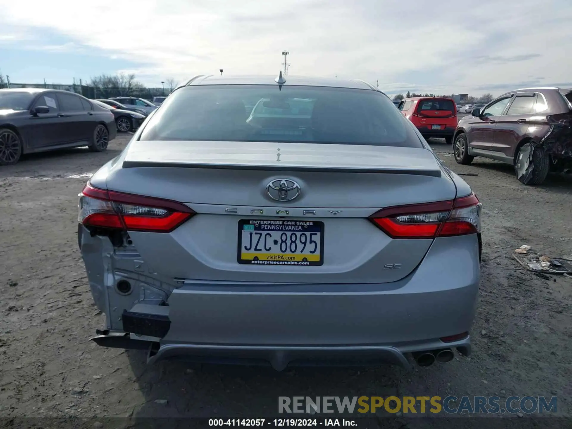16 Photograph of a damaged car 4T1G11AK8MU435540 TOYOTA CAMRY 2021