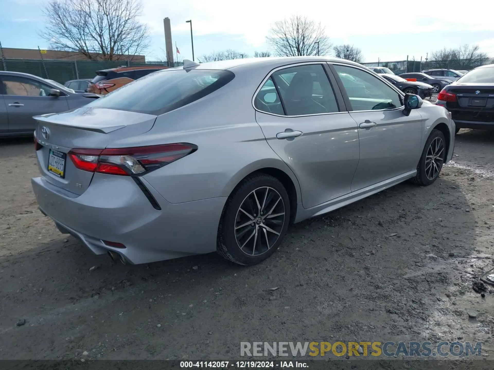 4 Photograph of a damaged car 4T1G11AK8MU435540 TOYOTA CAMRY 2021