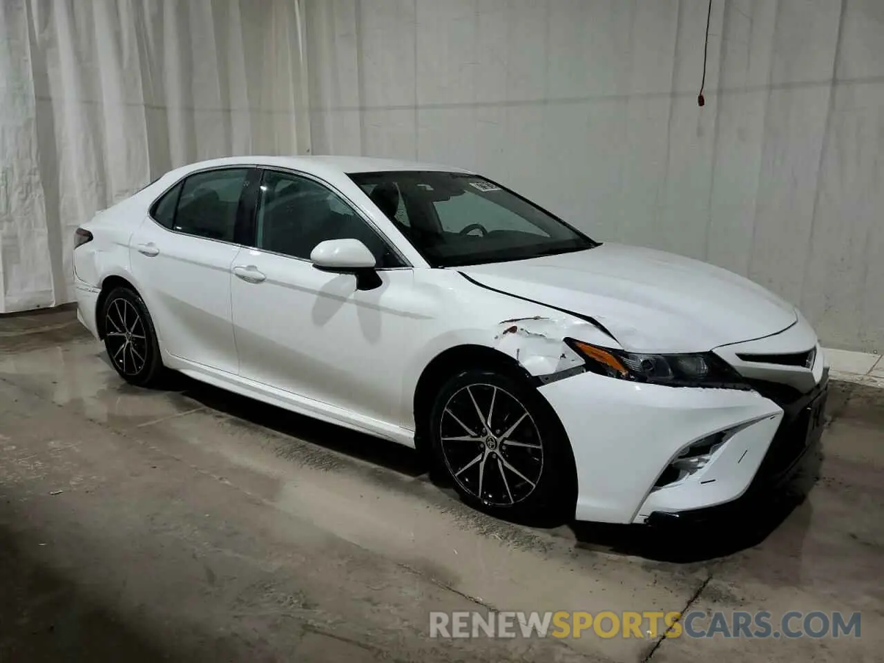 4 Photograph of a damaged car 4T1G11AK8MU454251 TOYOTA CAMRY 2021