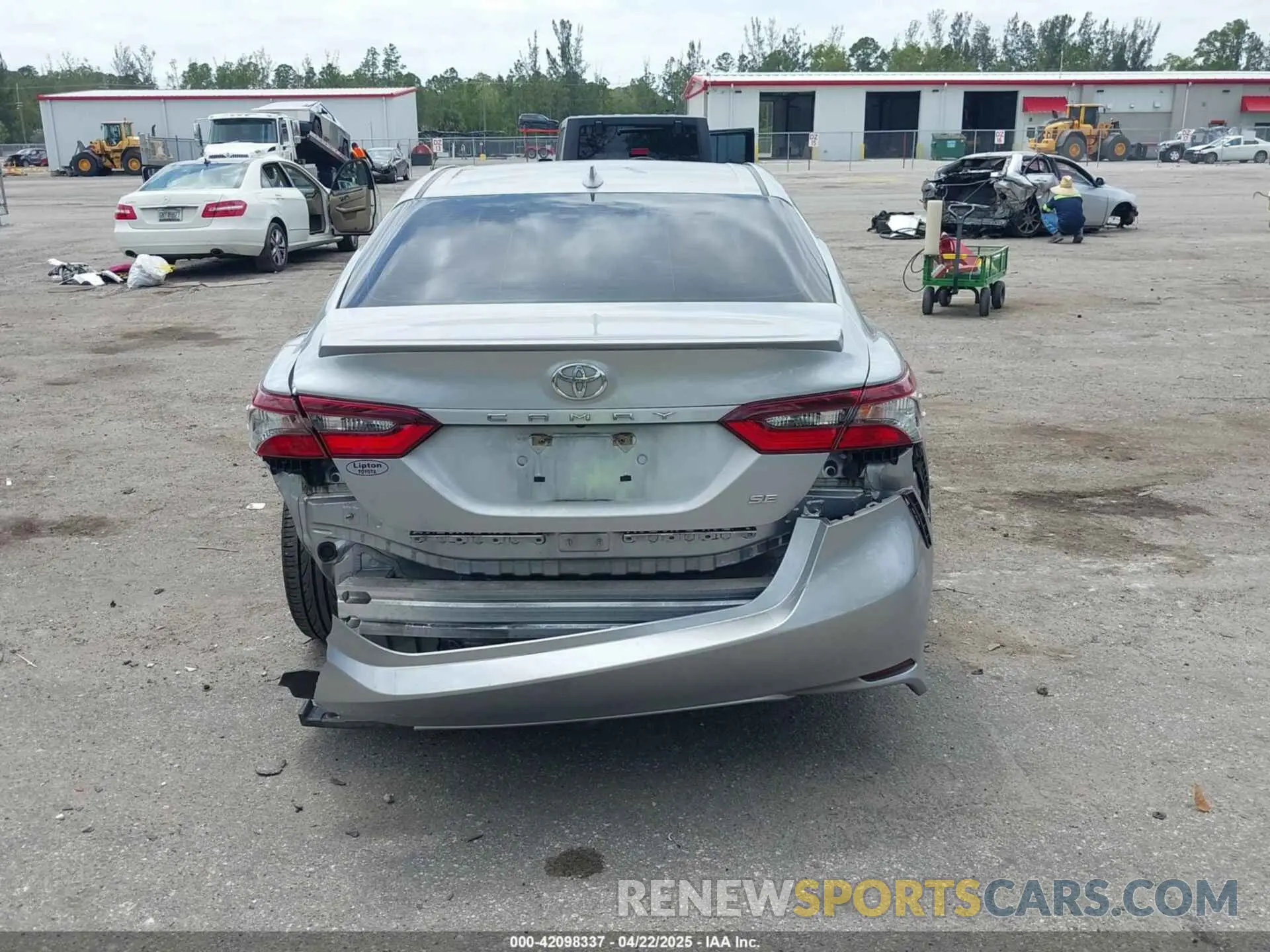 16 Photograph of a damaged car 4T1G11AK8MU548808 TOYOTA CAMRY 2021