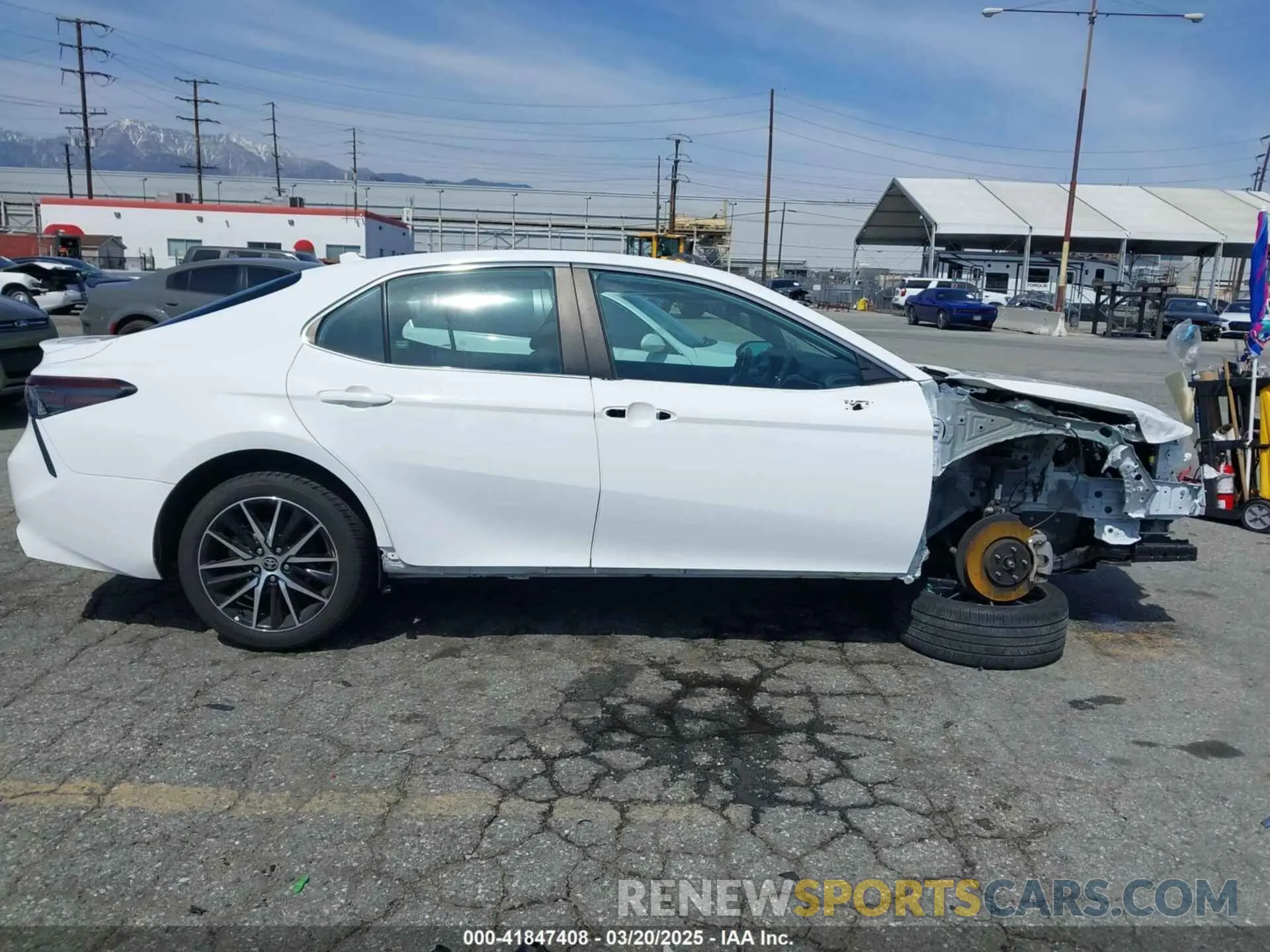 18 Photograph of a damaged car 4T1G11AK8MU553894 TOYOTA CAMRY 2021