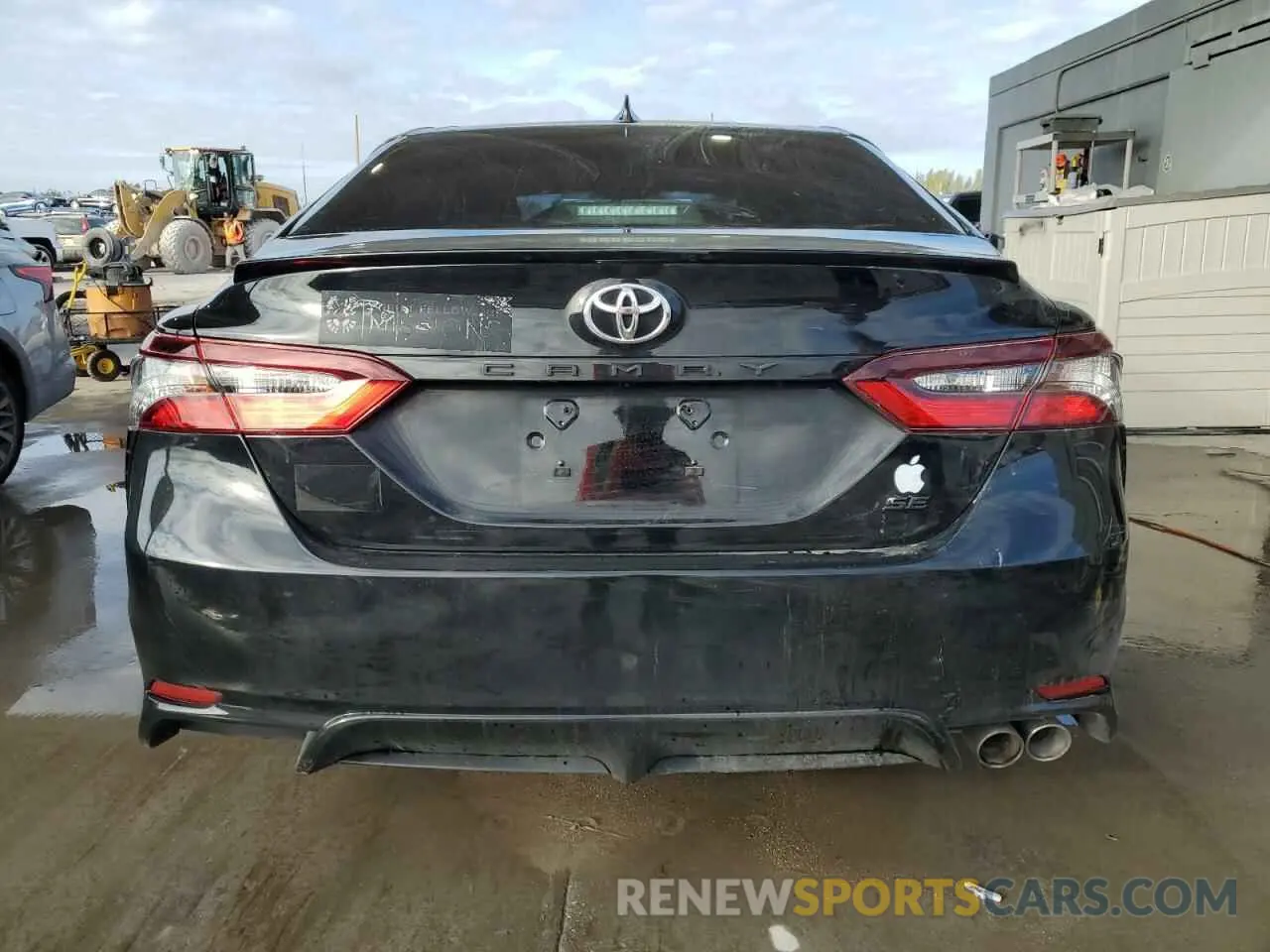 6 Photograph of a damaged car 4T1G11AK8MU562689 TOYOTA CAMRY 2021