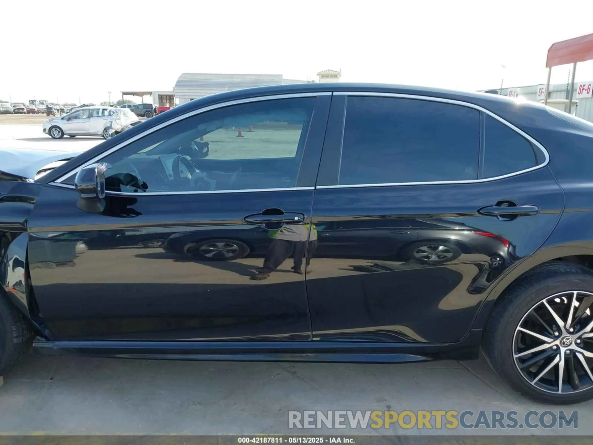 15 Photograph of a damaged car 4T1G11AK8MU594896 TOYOTA CAMRY 2021
