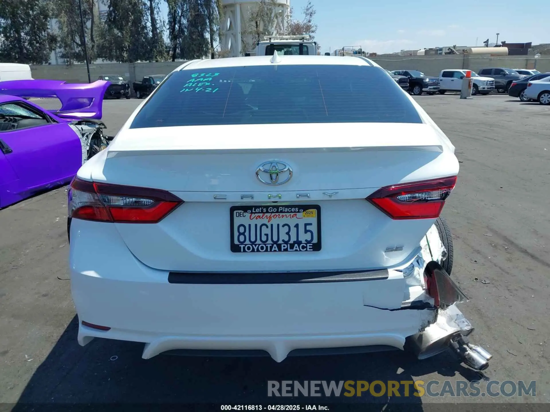 16 Photograph of a damaged car 4T1G11AK9MU421484 TOYOTA CAMRY 2021