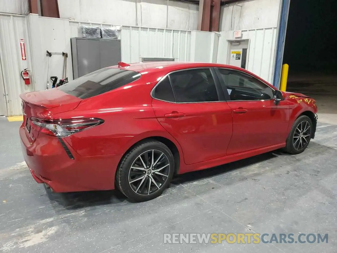 3 Фотография поврежденного автомобиля 4T1G11AK9MU494239 TOYOTA CAMRY 2021