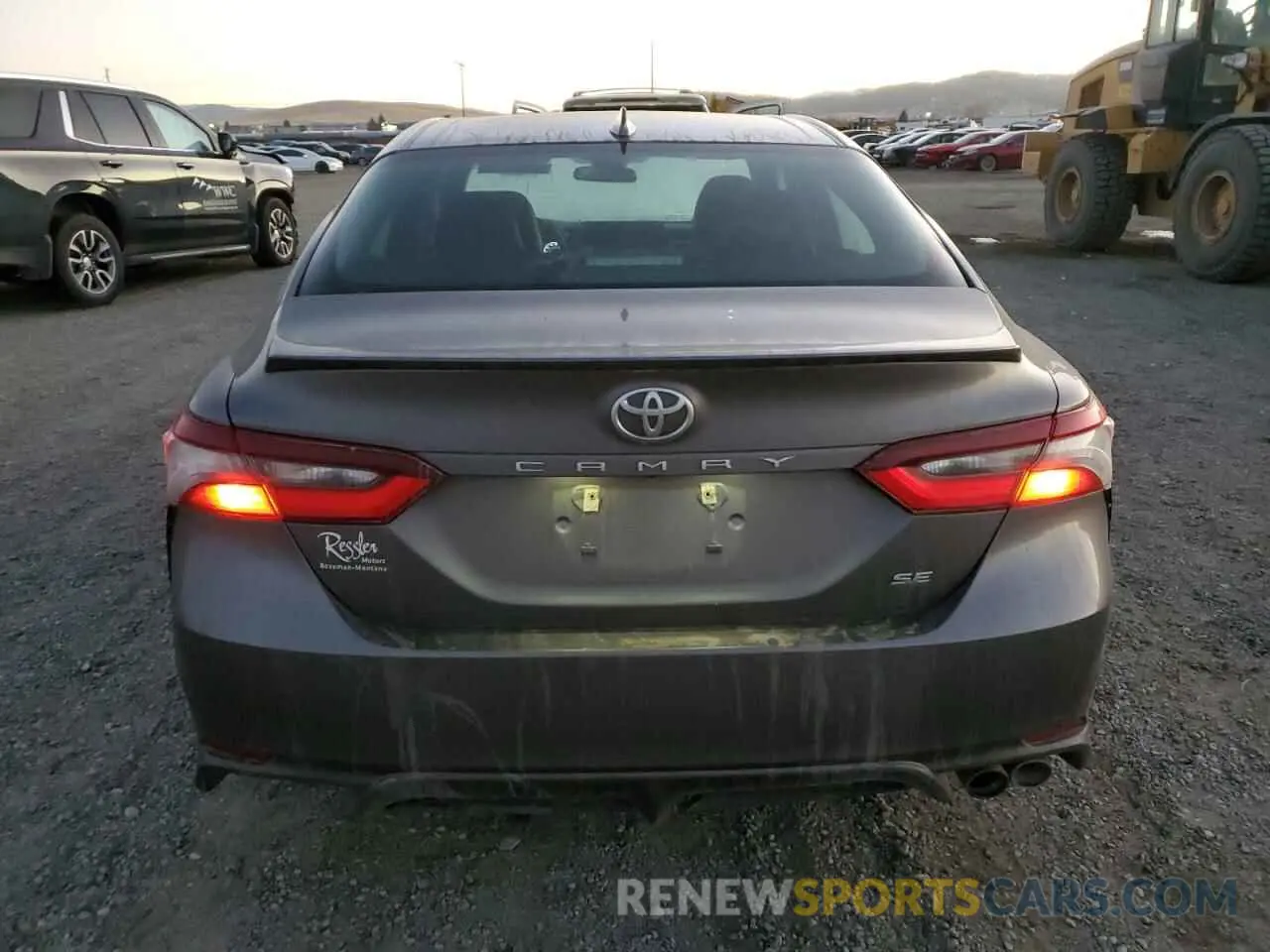 6 Photograph of a damaged car 4T1G11AK9MU518328 TOYOTA CAMRY 2021
