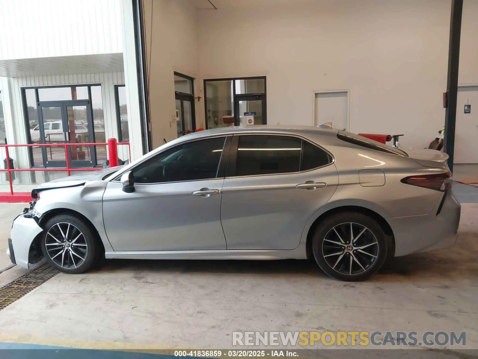 14 Фотография поврежденного автомобиля 4T1G11AK9MU536926 TOYOTA CAMRY 2021