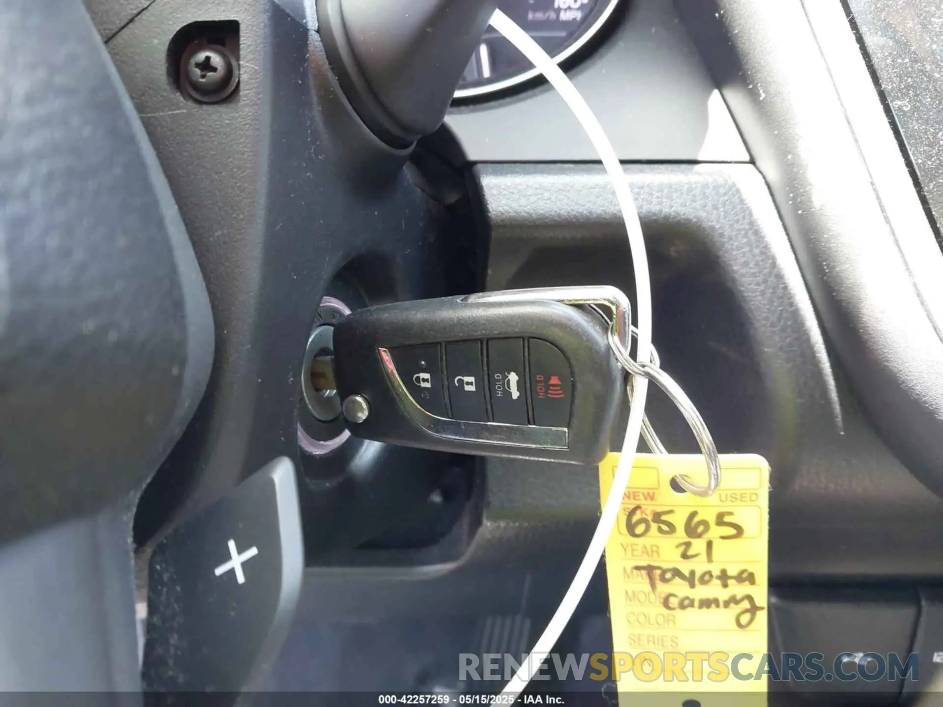 11 Photograph of a damaged car 4T1G11AKXMU439640 TOYOTA CAMRY 2021