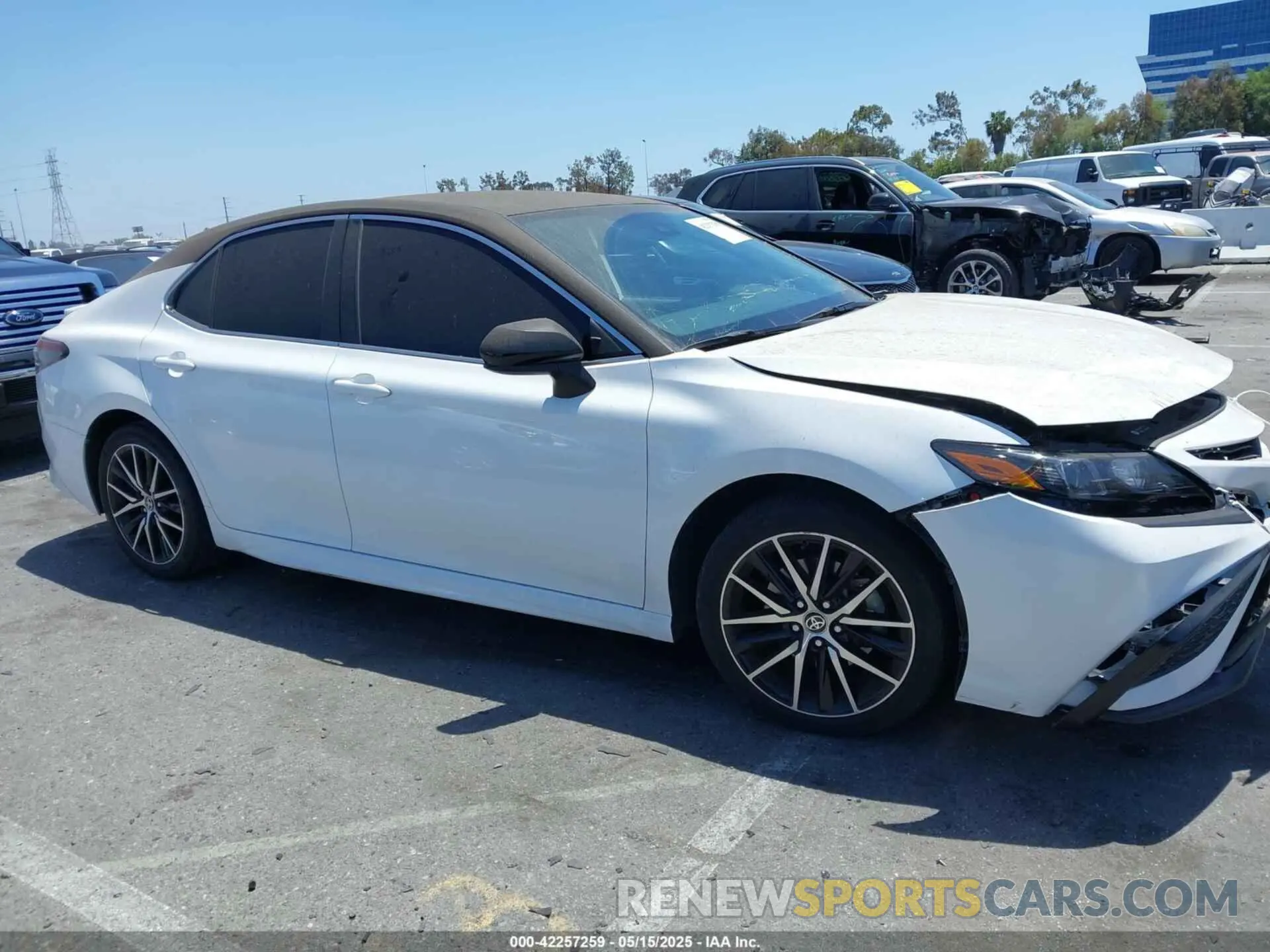 13 Photograph of a damaged car 4T1G11AKXMU439640 TOYOTA CAMRY 2021