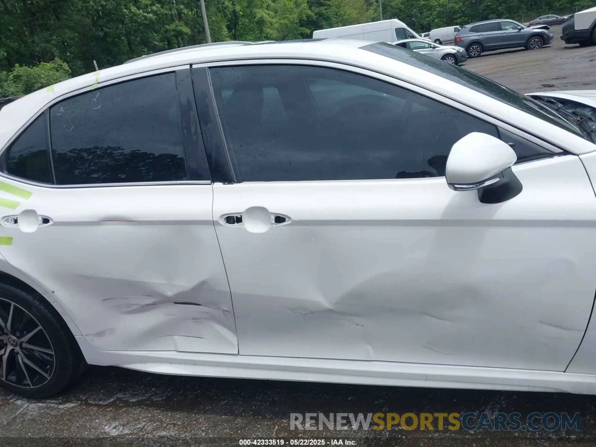 14 Photograph of a damaged car 4T1G11AKXMU497165 TOYOTA CAMRY 2021