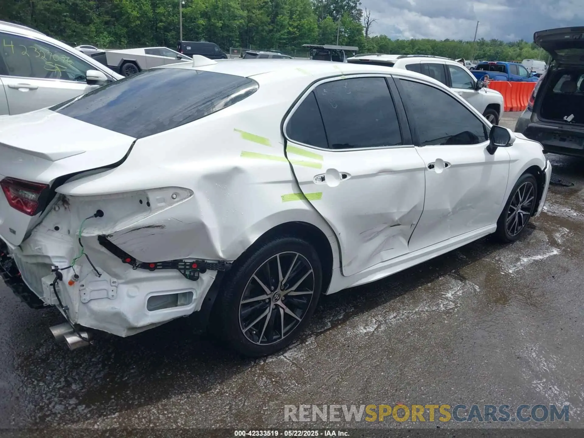 4 Photograph of a damaged car 4T1G11AKXMU497165 TOYOTA CAMRY 2021