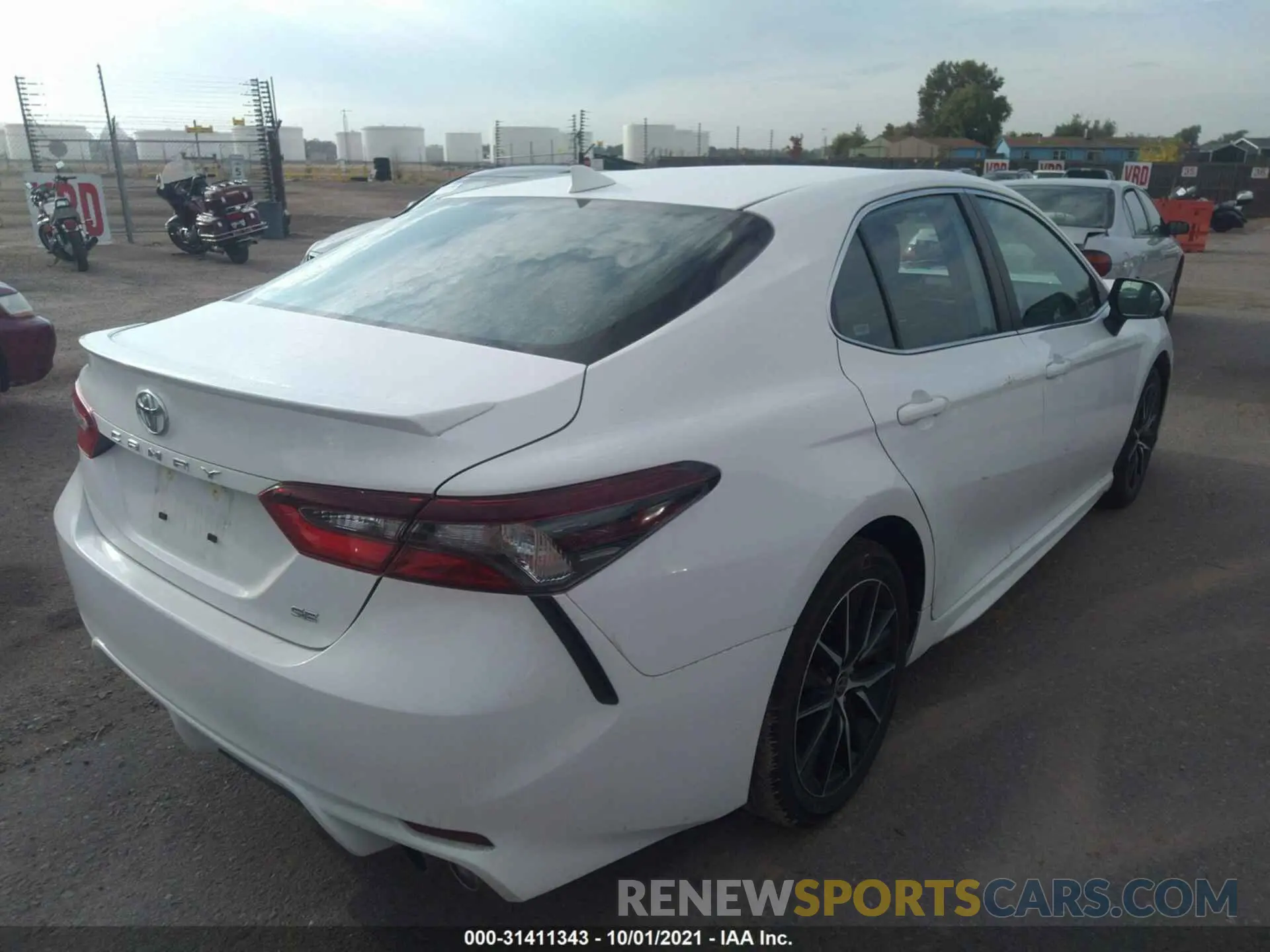 4 Photograph of a damaged car 4T1G11AKXMU585472 TOYOTA CAMRY 2021