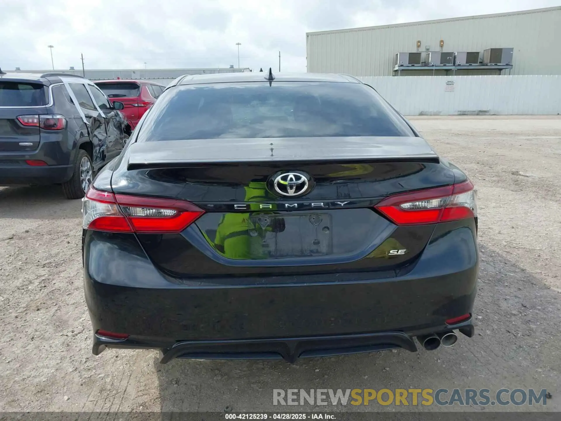 15 Photograph of a damaged car 4T1G11AKXMU600732 TOYOTA CAMRY 2021