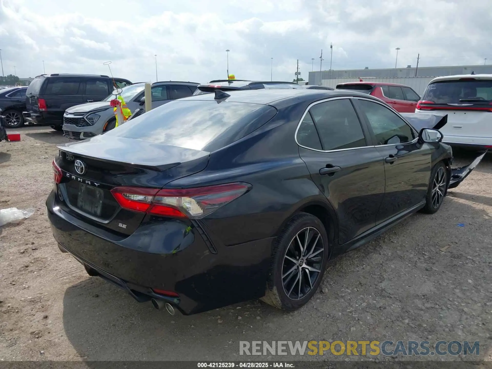 4 Photograph of a damaged car 4T1G11AKXMU600732 TOYOTA CAMRY 2021