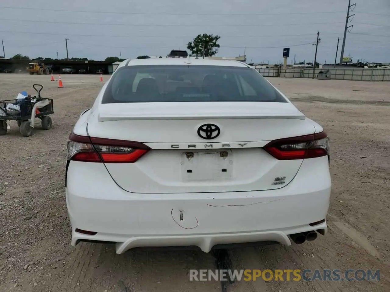 6 Photograph of a damaged car 4T1G11BK2MU020275 TOYOTA CAMRY 2021